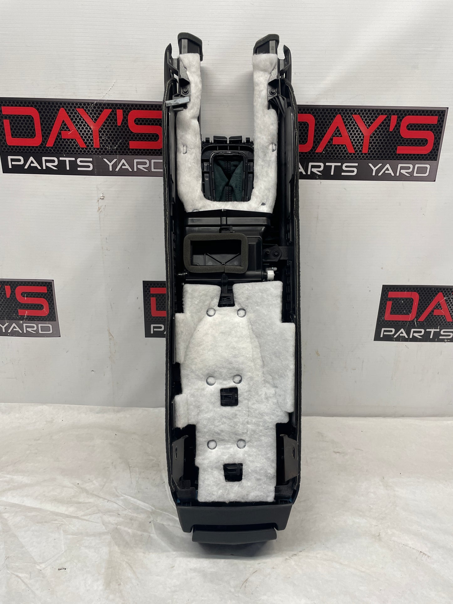 2013 Cadillac CTS-V Coupe Center Console Armrest OEM - Day's Parts Yard