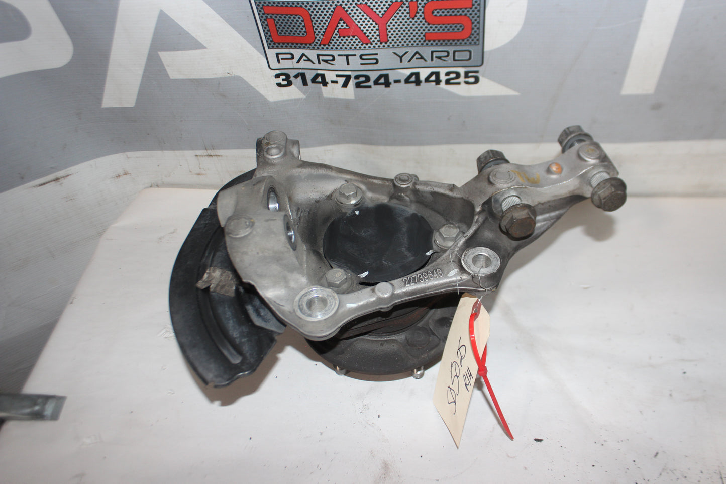 2016 Cadillac ATS-V Front RH Passenger Spindle Knuckle Hub OEM - Day's Parts Yard