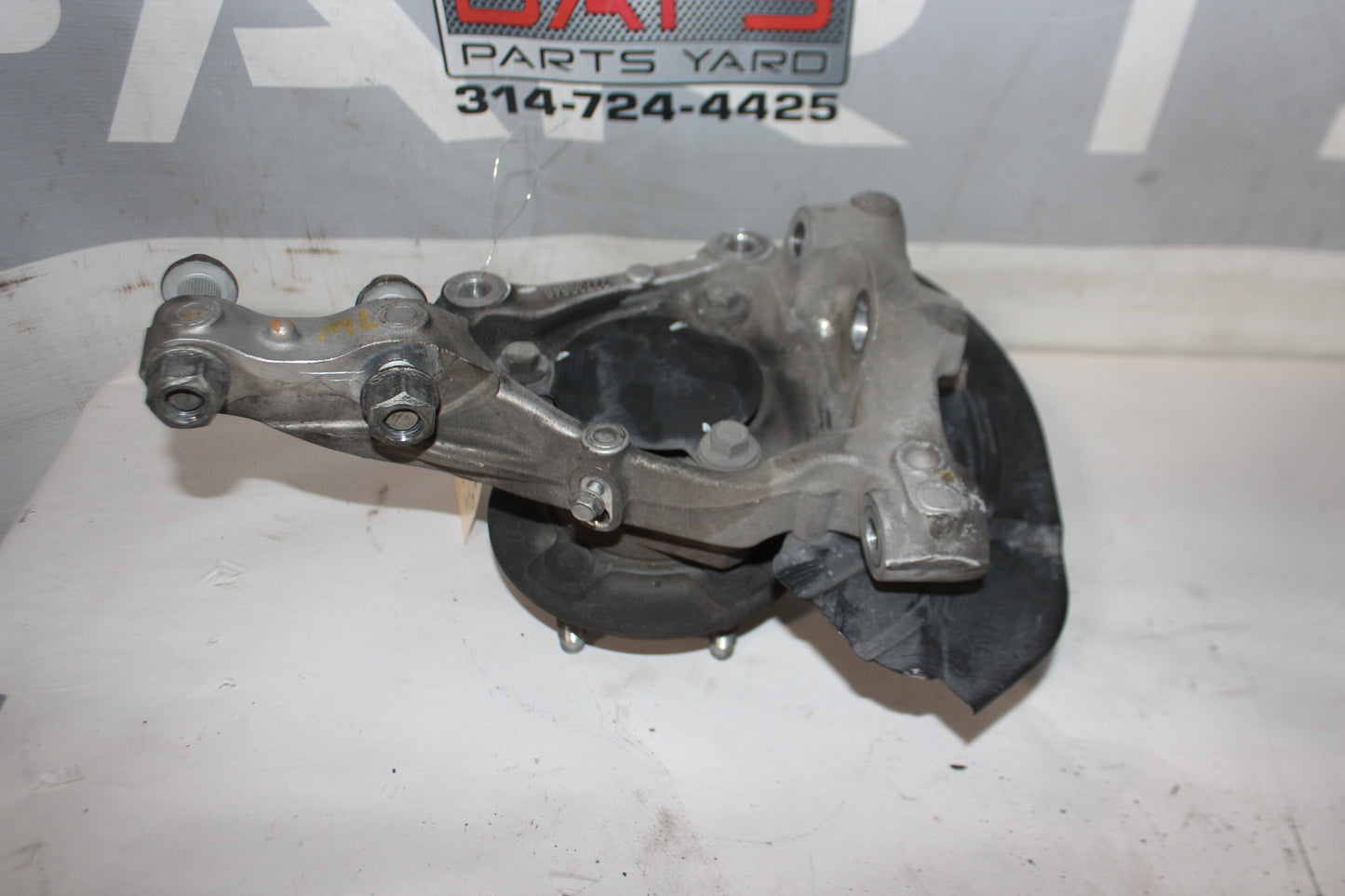 2016 Cadillac ATS-V Front RH Passenger Spindle Knuckle Hub OEM - Day's Parts Yard