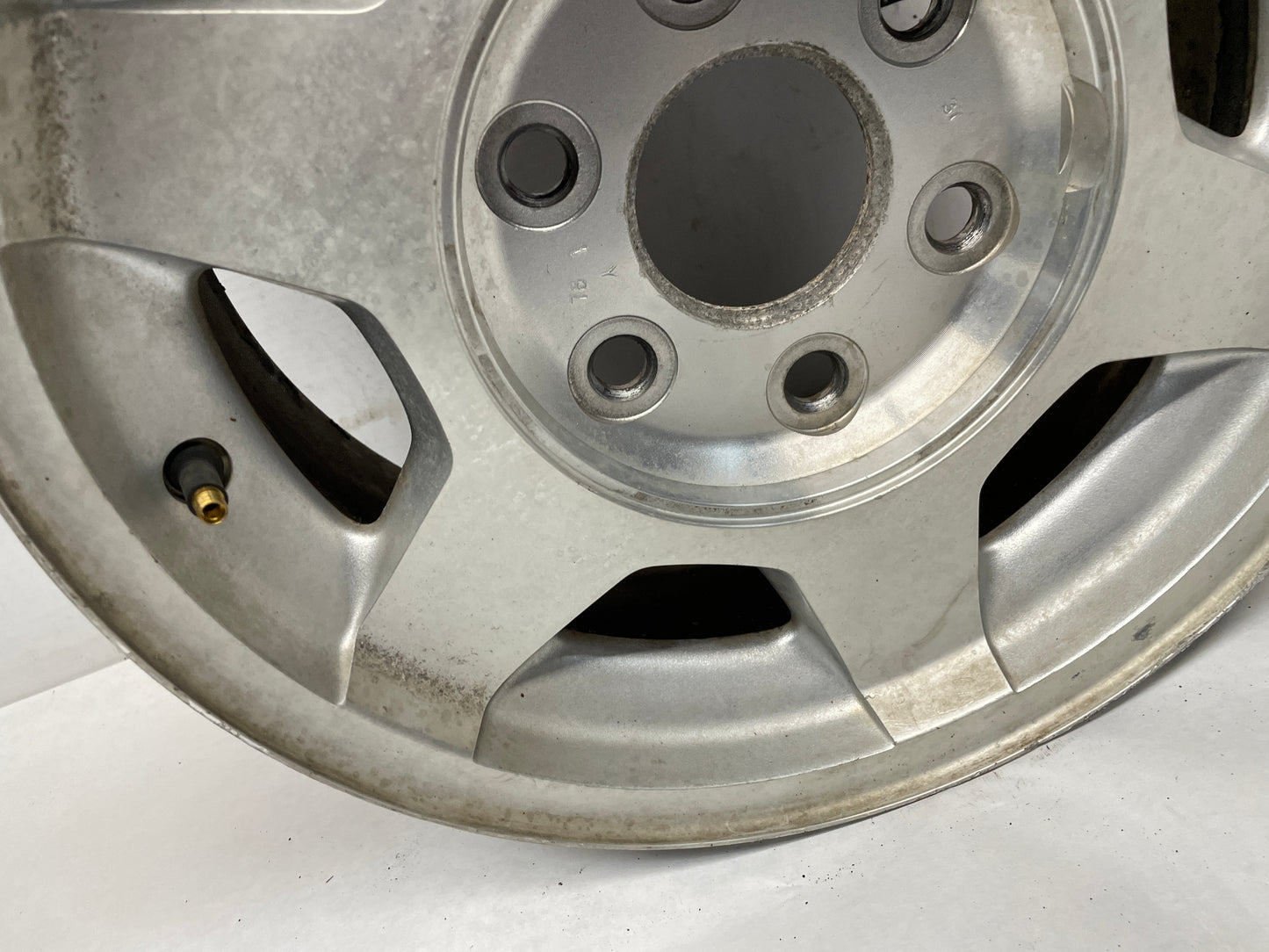 2004 GMC Sierra K1500 Factory OEM 16X7 Wheel - Day's Parts Yard
