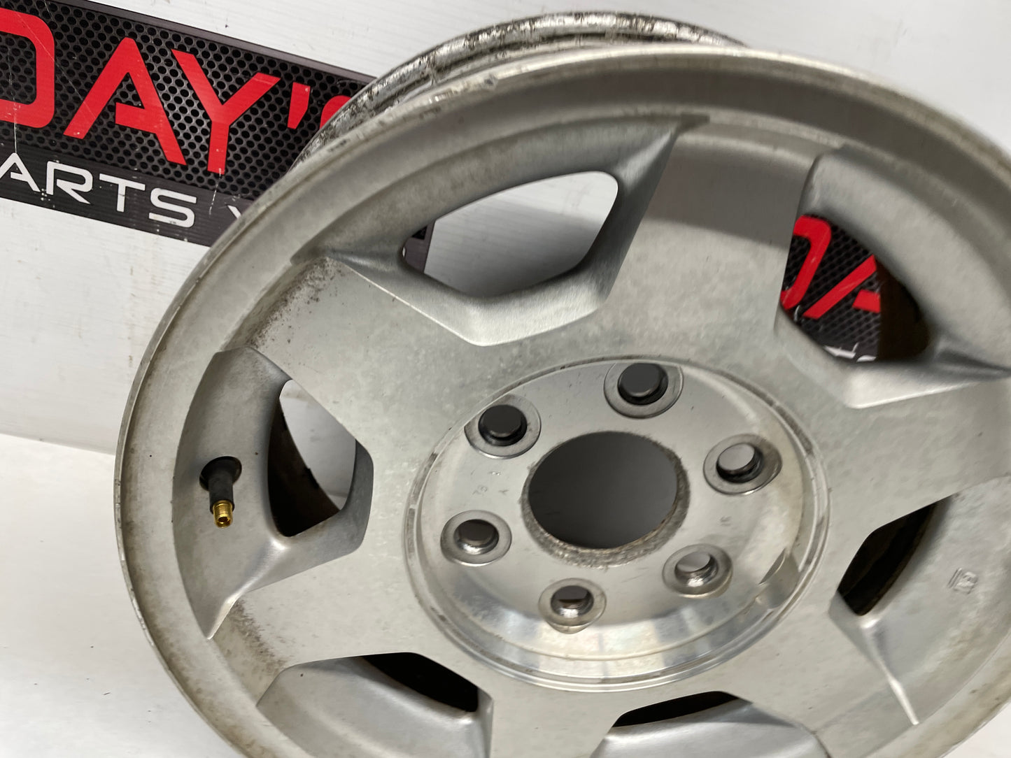2004 GMC Sierra K1500 Factory OEM 16X7 Wheel - Day's Parts Yard