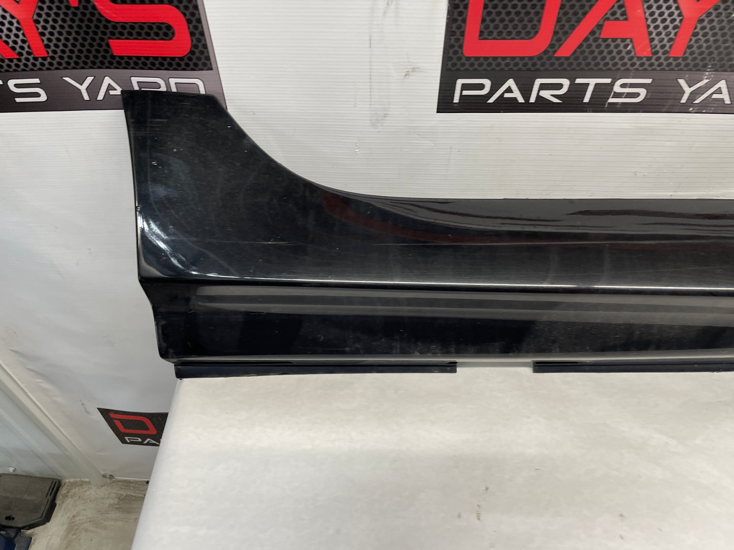 2009 Pontiac G8 RH Passenger Rocker Molding Side Skirt Panel Trim Black OEM