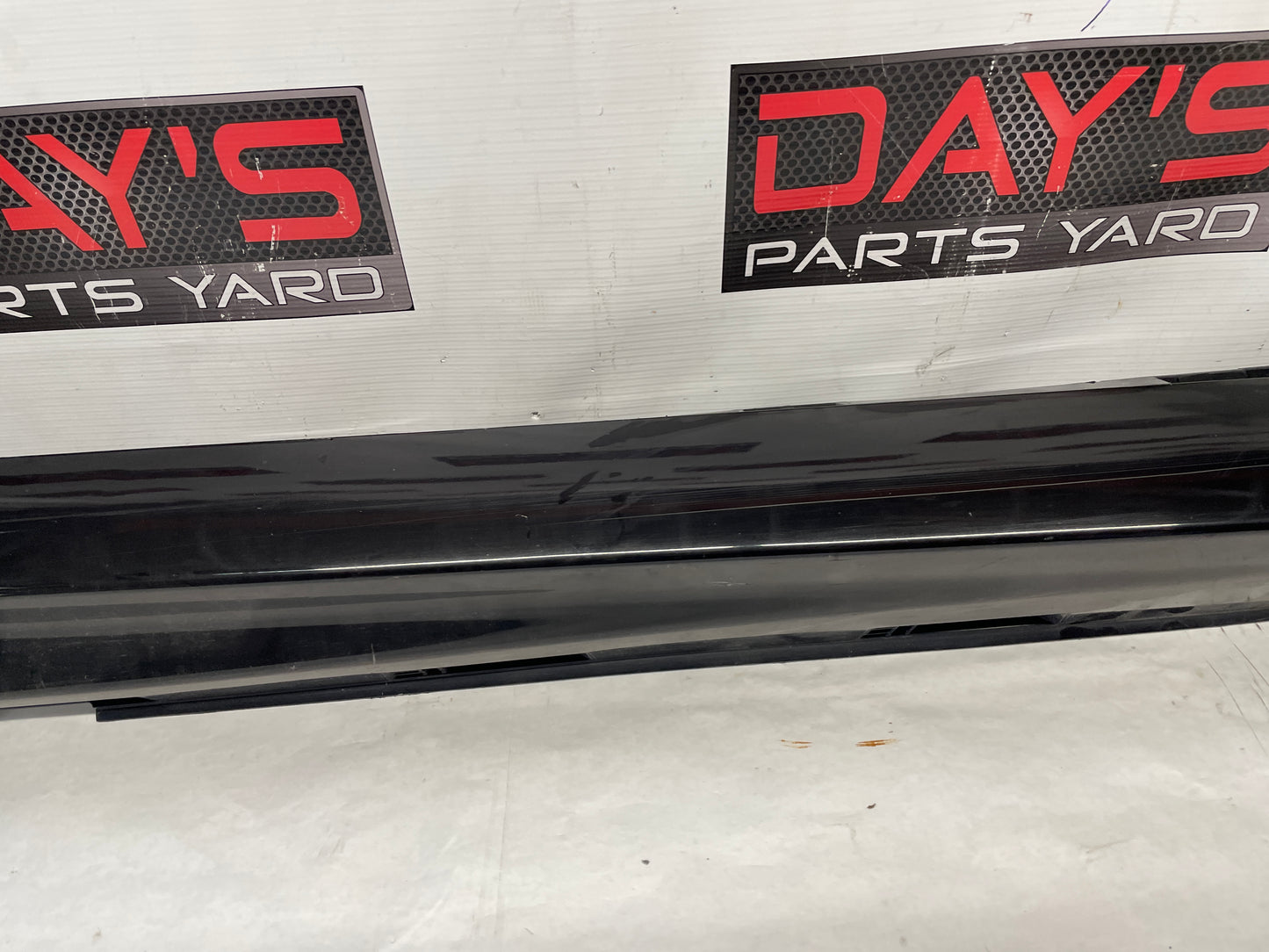 2009 Pontiac G8 RH Passenger Rocker Molding Side Skirt Panel Trim Black OEM