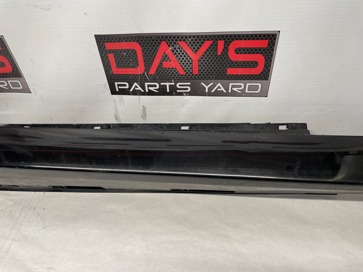 2009 Pontiac G8 RH Passenger Rocker Molding Side Skirt Panel Trim Black OEM