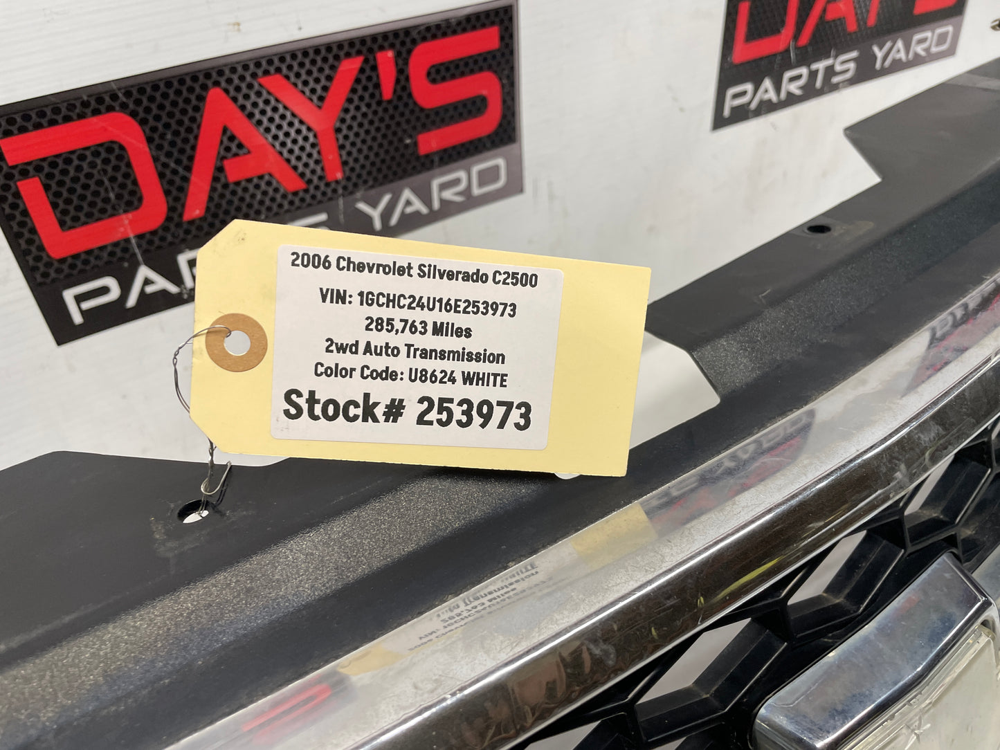 2006 Chevy Silverado C2500 Front Grille OEM - Day's Parts Yard