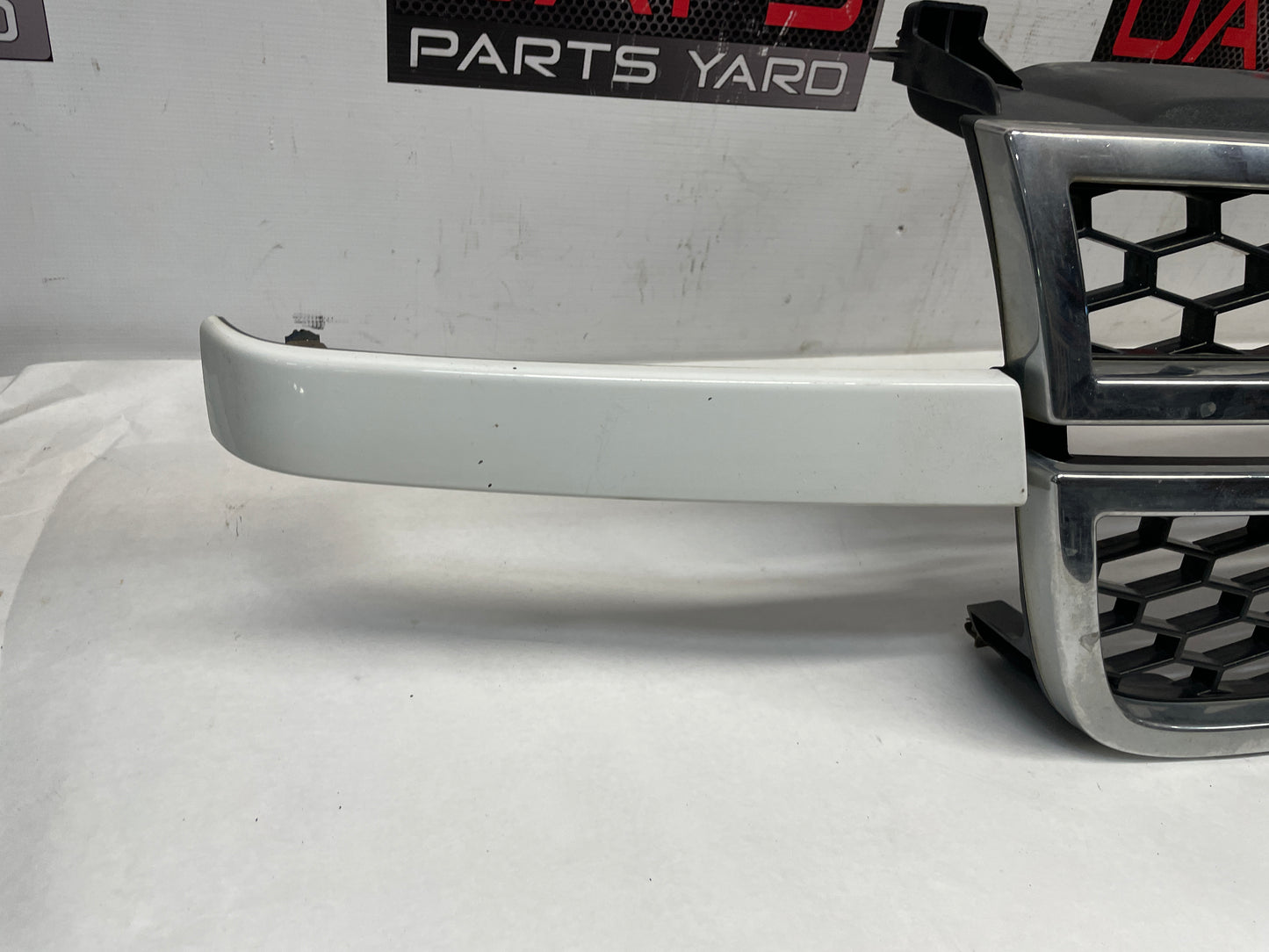 2006 Chevy Silverado C2500 Front Grille OEM - Day's Parts Yard