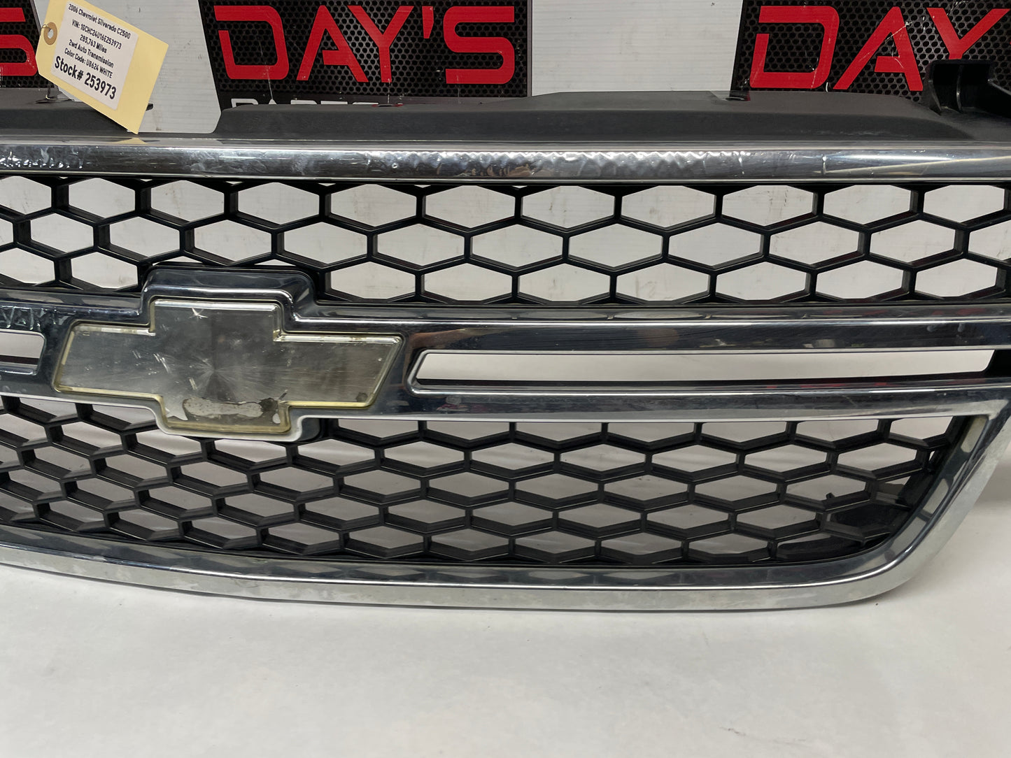 2006 Chevy Silverado C2500 Front Grille OEM - Day's Parts Yard