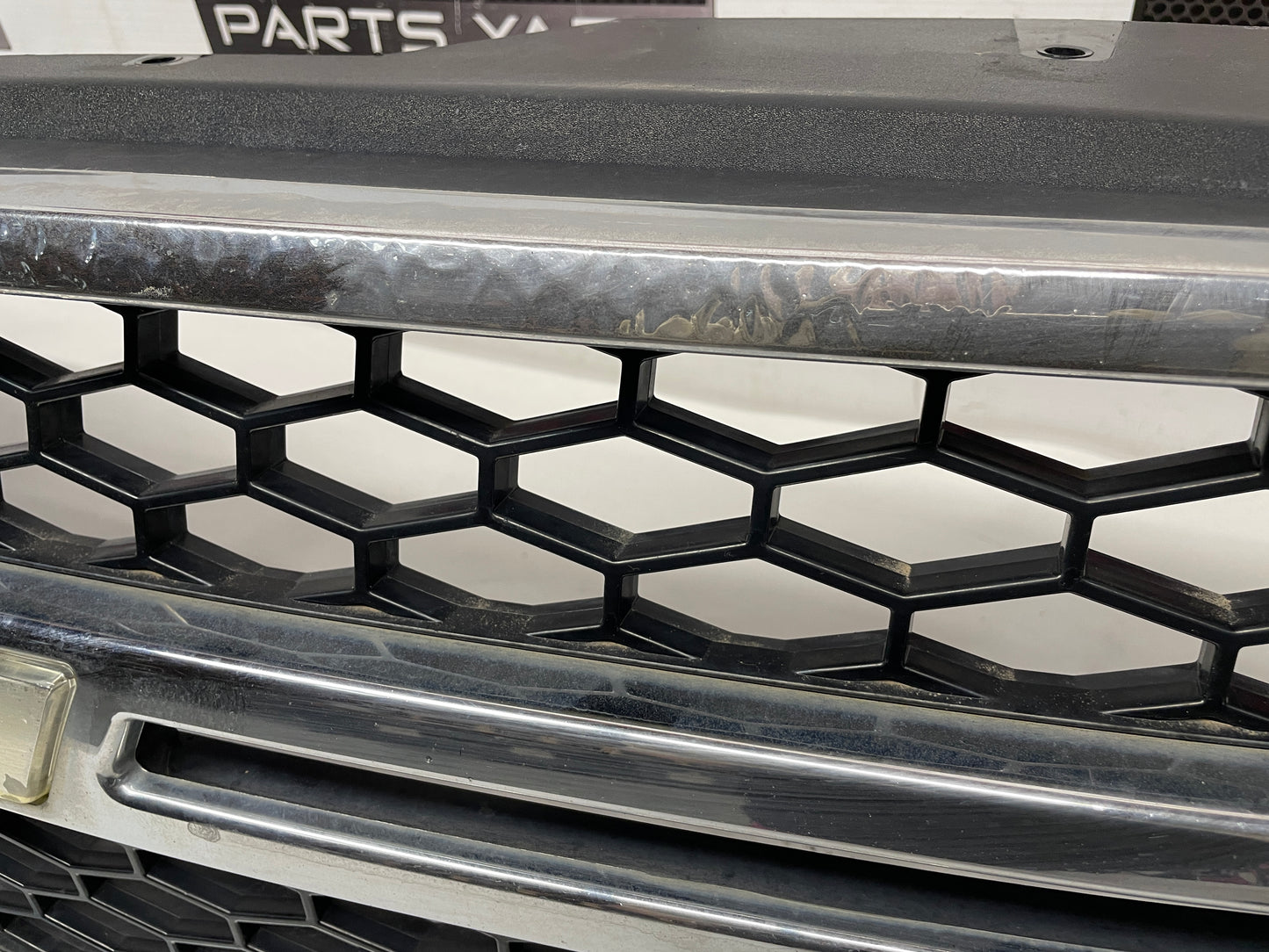 2006 Chevy Silverado C2500 Front Grille OEM - Day's Parts Yard