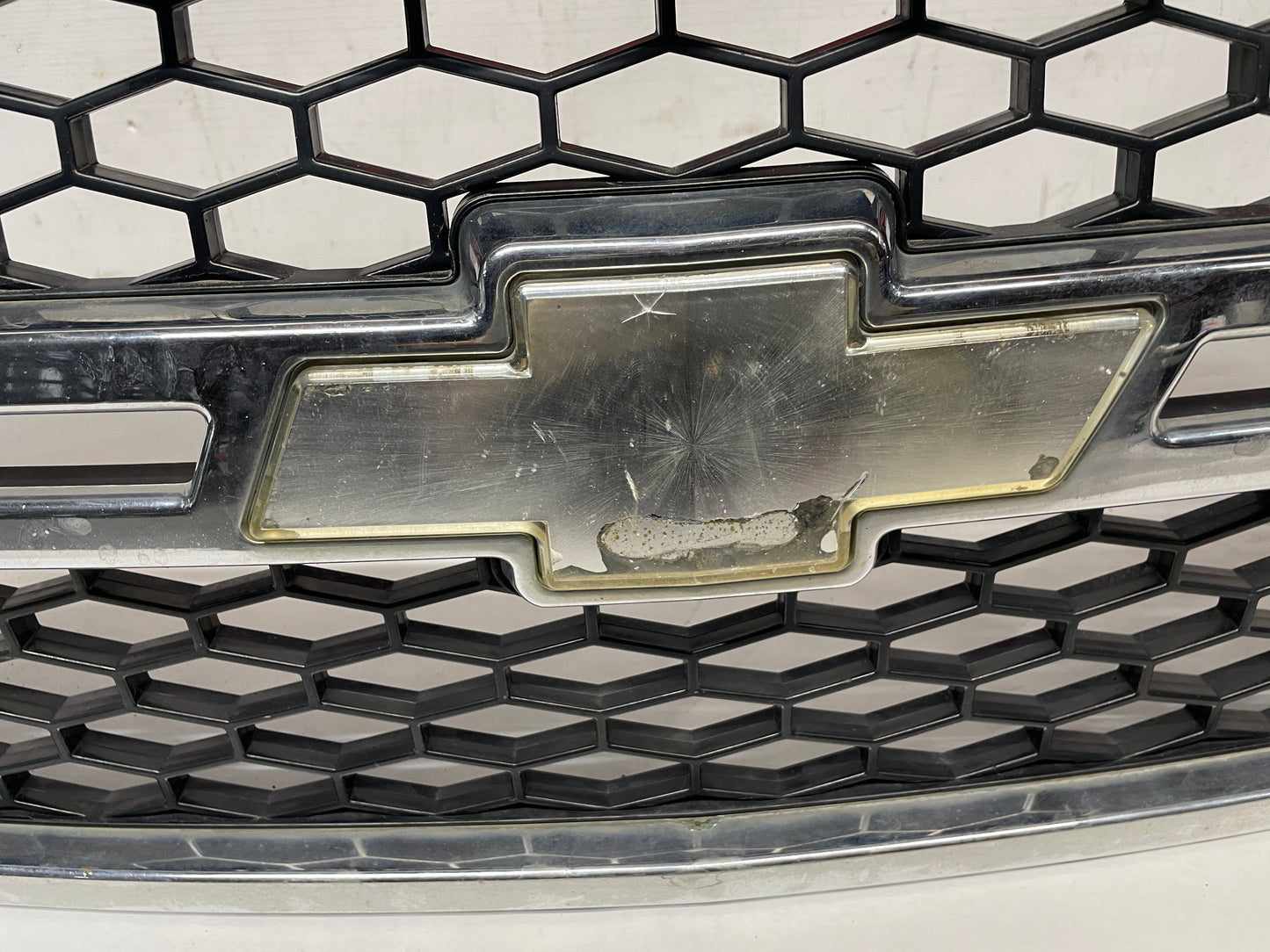 2006 Chevy Silverado C2500 Front Grille OEM - Day's Parts Yard