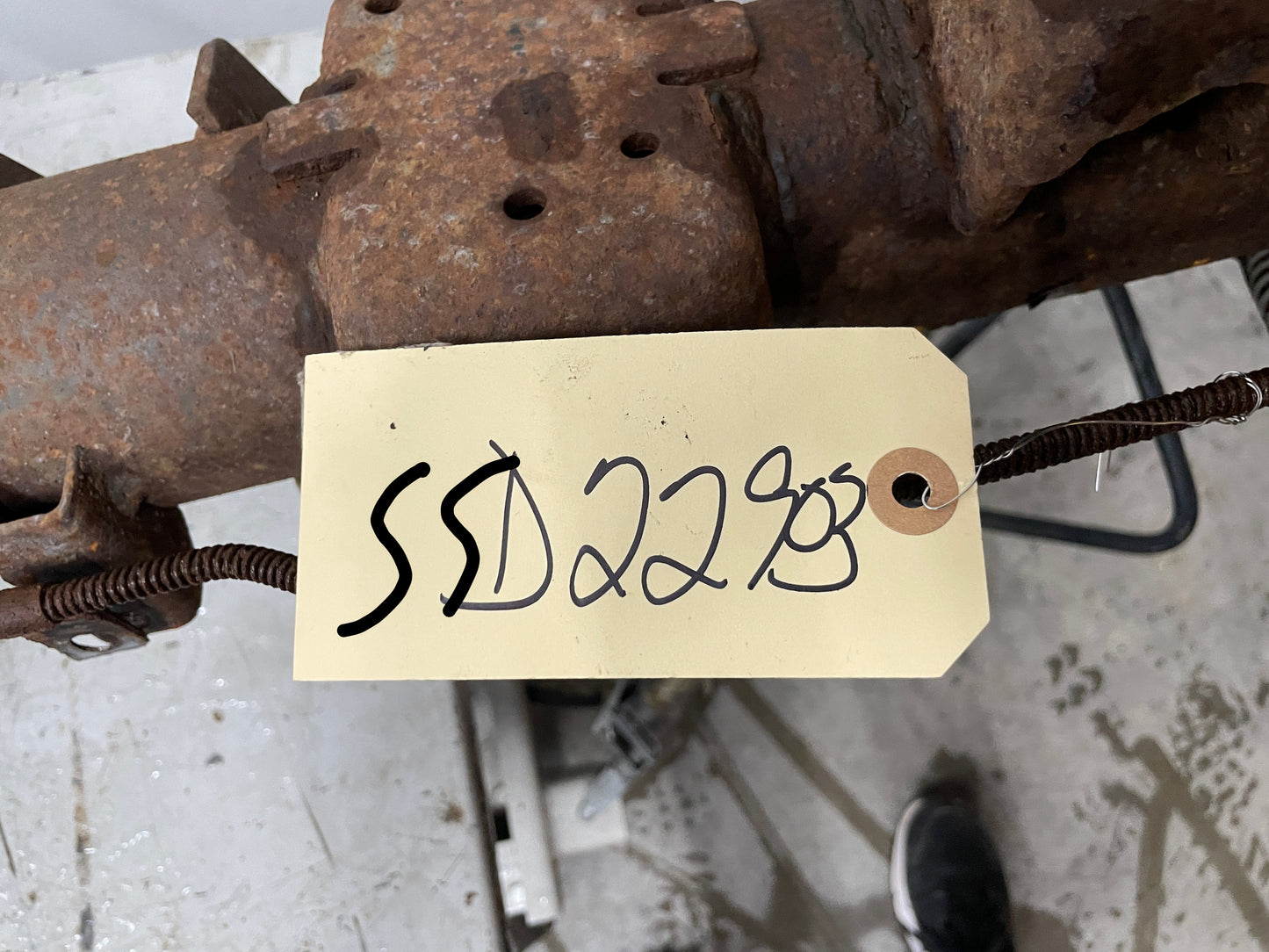 2006 Chevy Silverado C2500 Rear End Axle Carrier Rearend Differential GT5 4.10 OEM - Day's Parts Yard