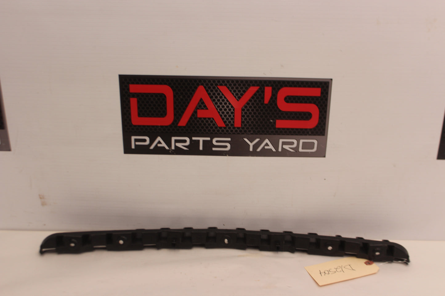 2013 Chevy Camaro ZL1 Rear Center Bumper Upper Support Bracket OEM - Day's Parts Yard