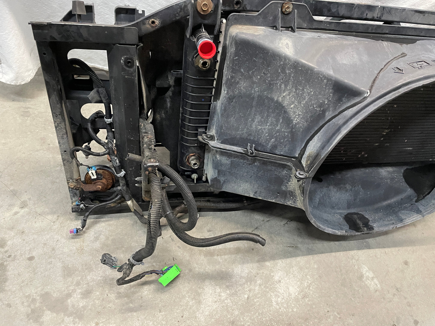 2006 Chevy Silverado C2500 Complete Radiator Core Support Bracket Brace OEM - Day's Parts Yard