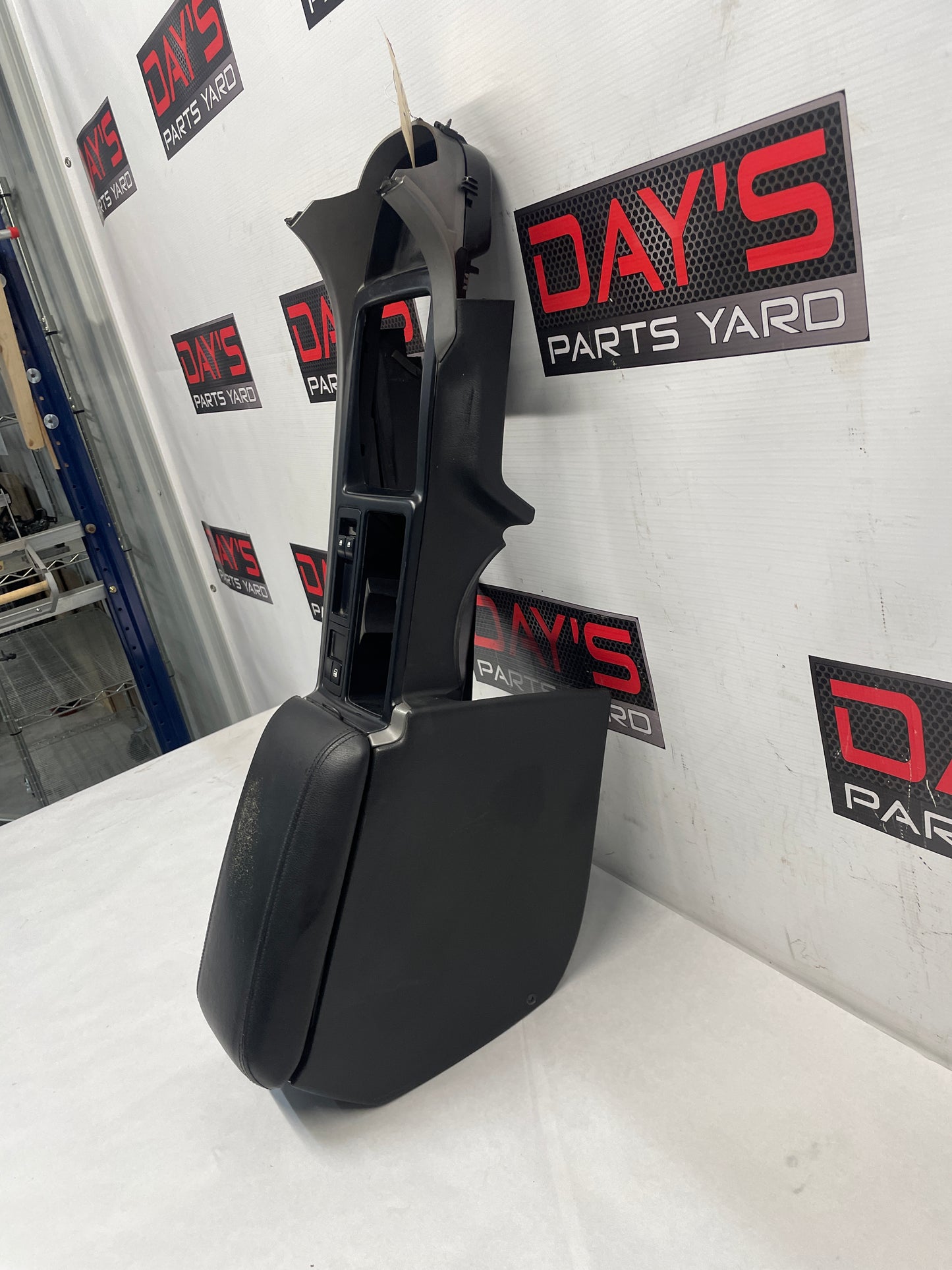 2006 Pontiac GTO Center Console Armrest Assembly OEM - Day's Parts Yard