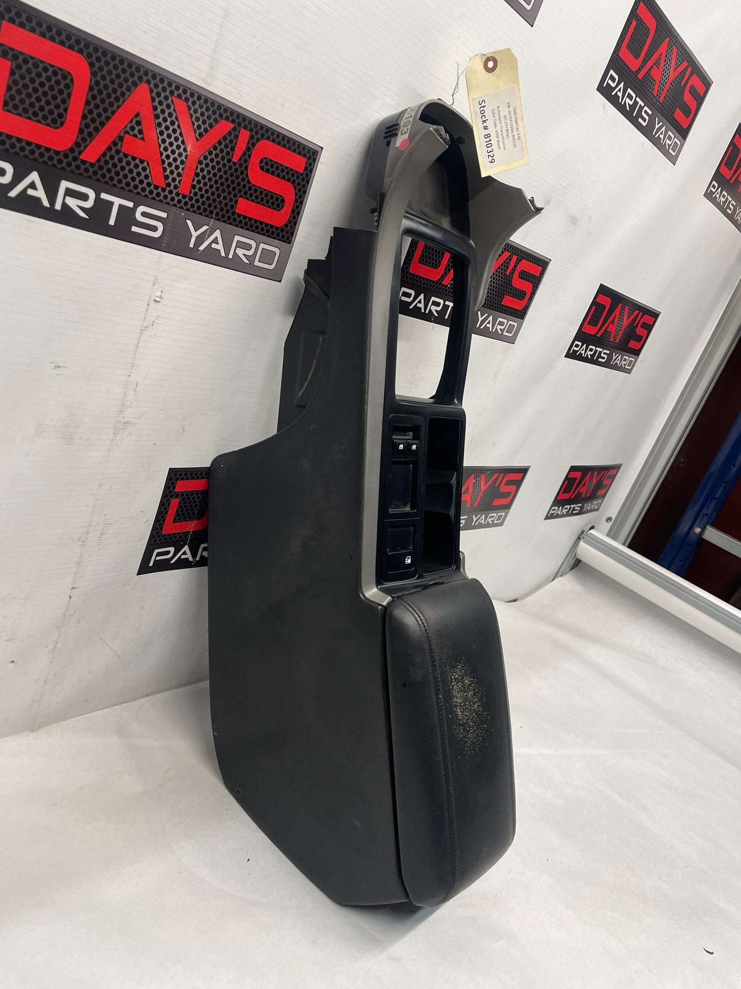 2006 Pontiac GTO Center Console Armrest Assembly OEM - Day's Parts Yard