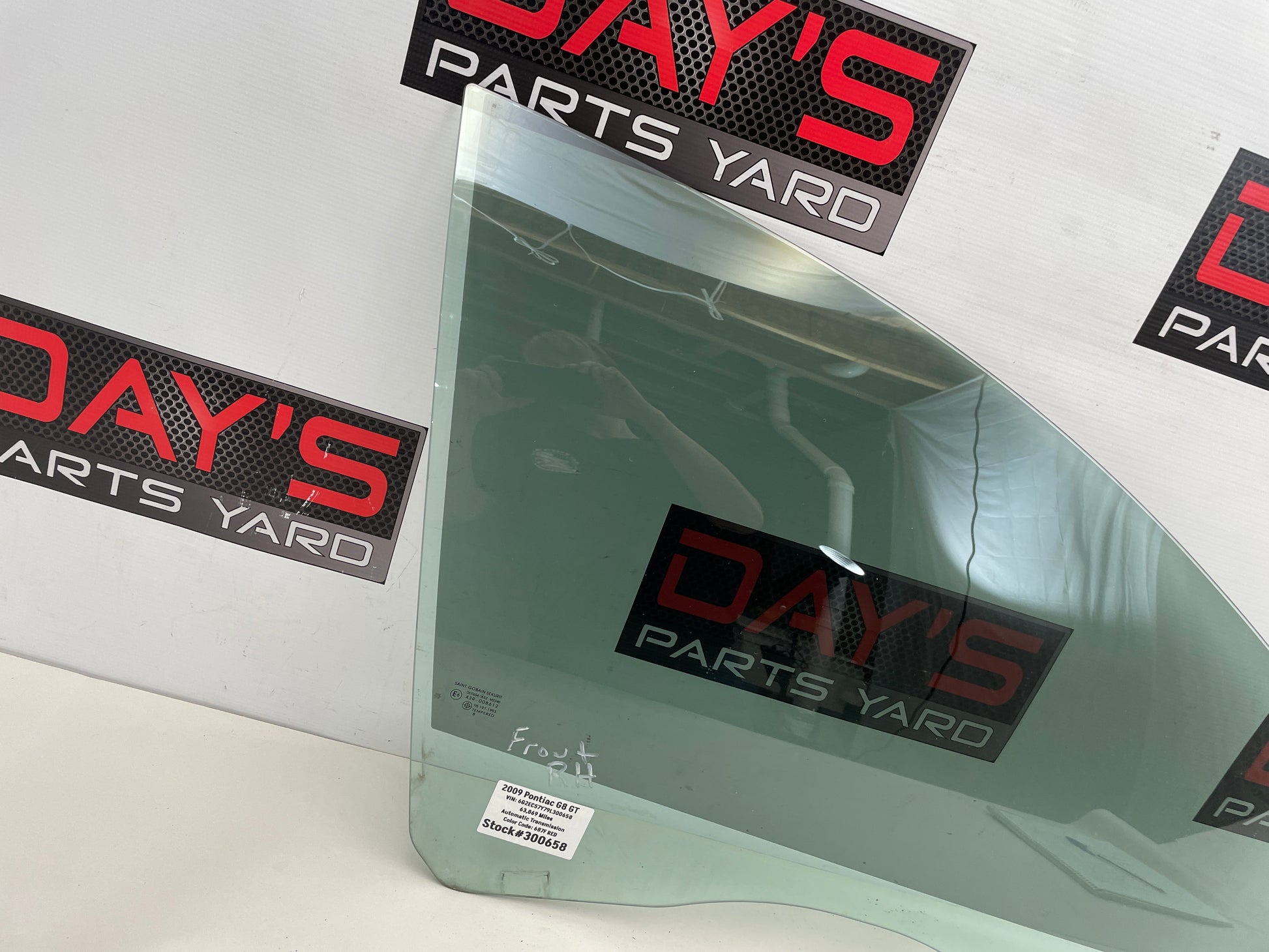 2009 Pontiac G8 GT Front RH Passenger Door Window Glass OEM - Day's Parts Yard