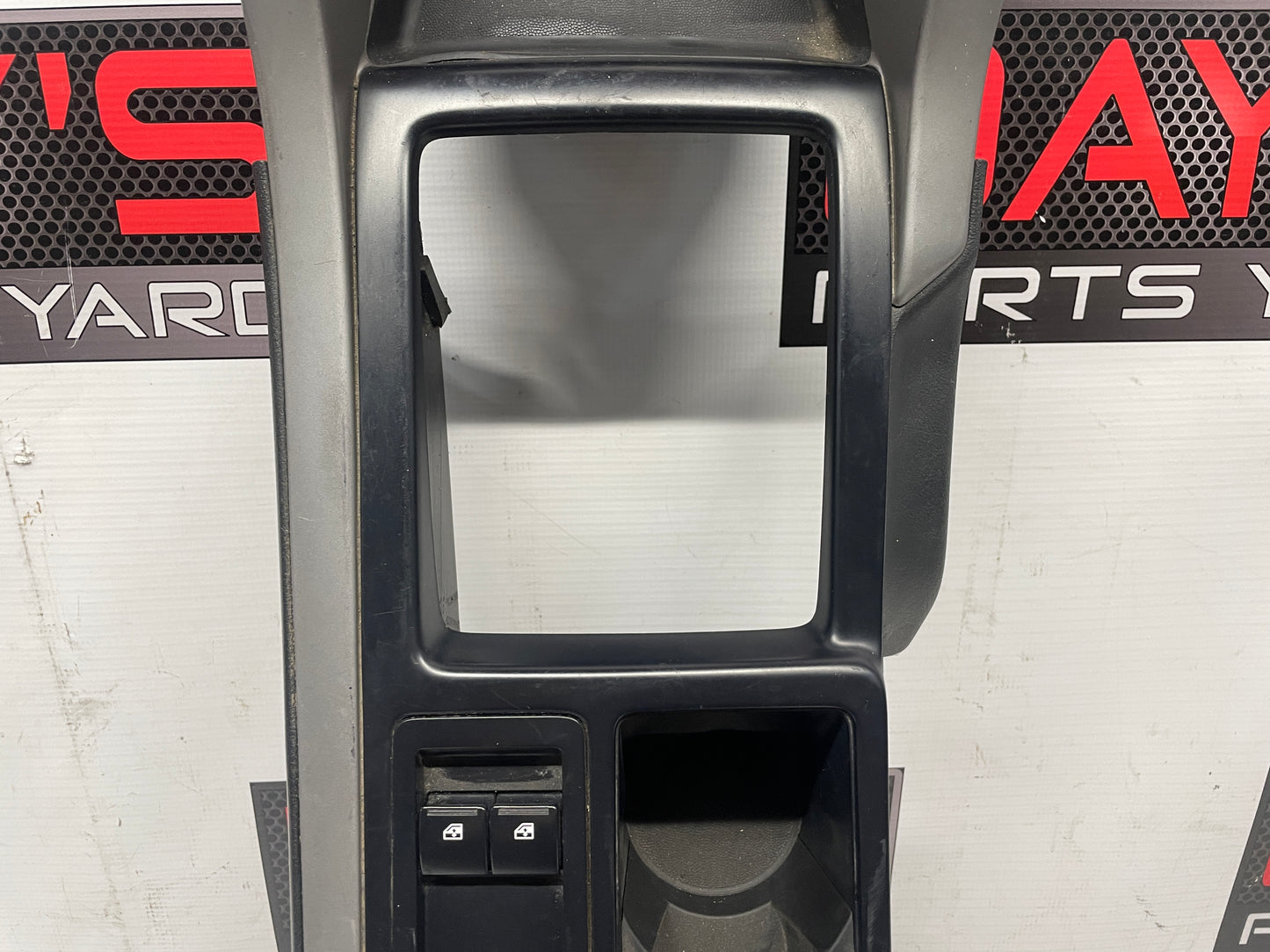 2006 Pontiac GTO Center Console Armrest Assembly OEM - Day's Parts Yard