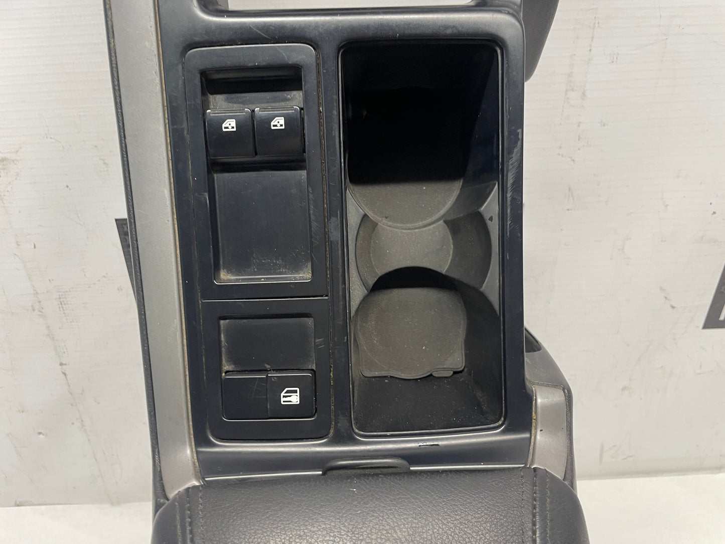 2006 Pontiac GTO Center Console Armrest Assembly OEM - Day's Parts Yard