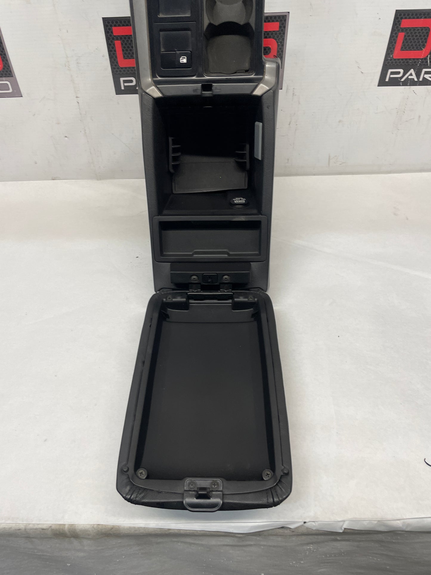 2006 Pontiac GTO Center Console Armrest Assembly OEM - Day's Parts Yard