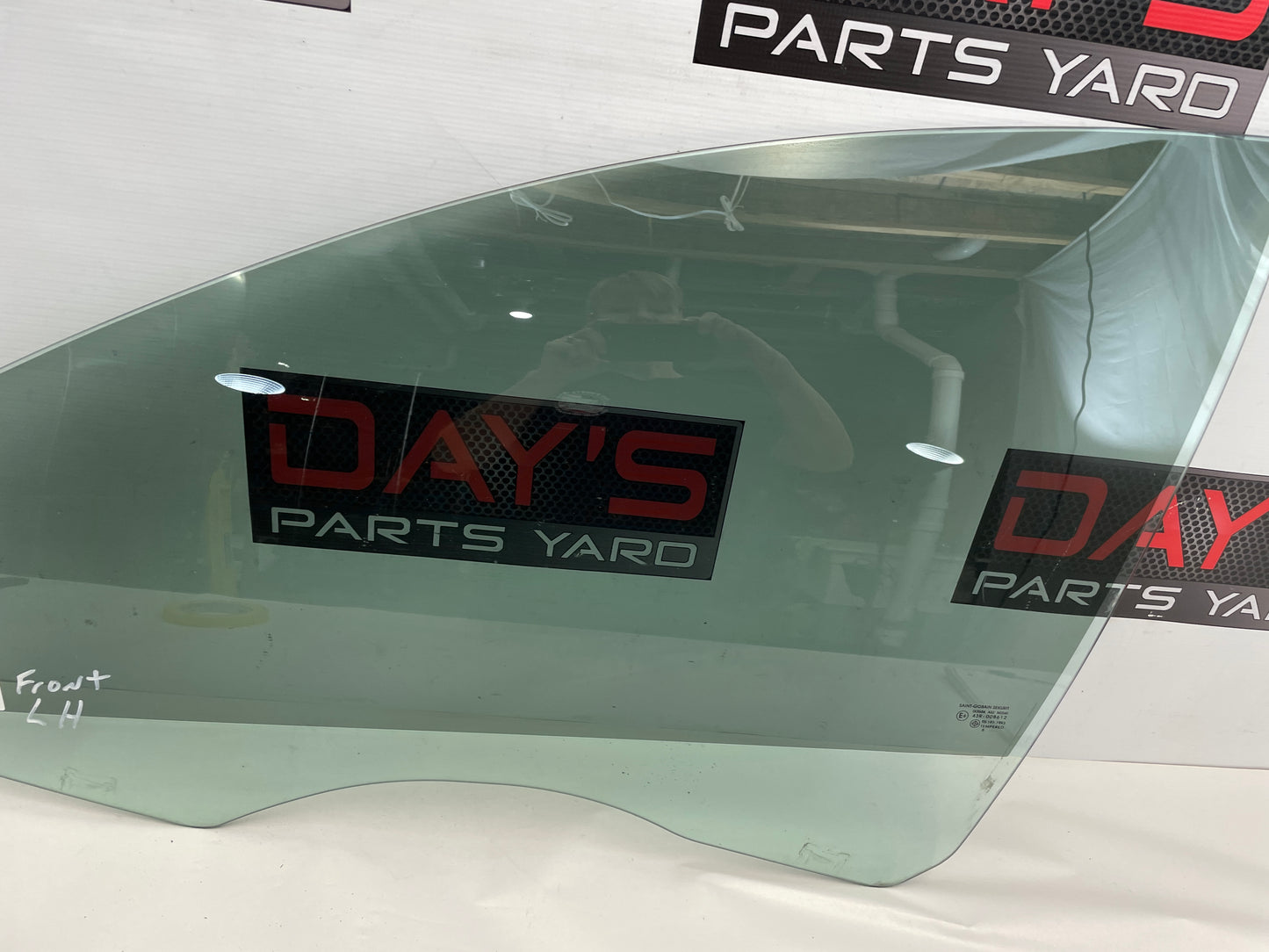 2009 Pontiac G8 GT Front LH Driver Door Window Glass OEM - Day's Parts Yard