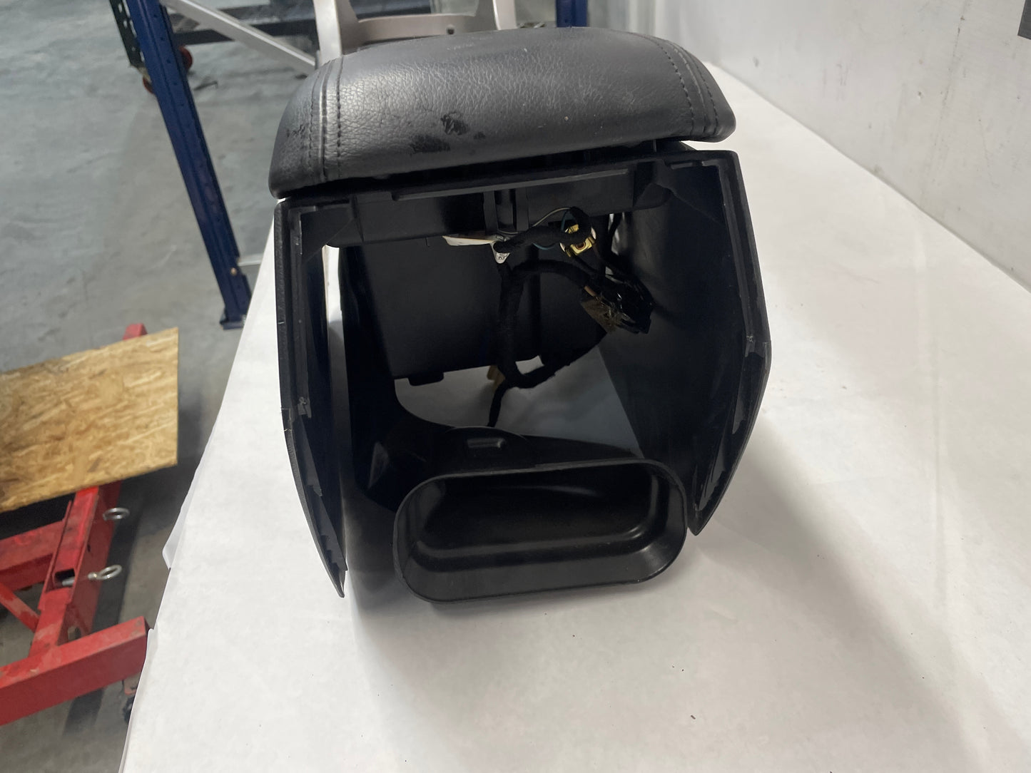 2006 Pontiac GTO Center Console Armrest Assembly OEM - Day's Parts Yard