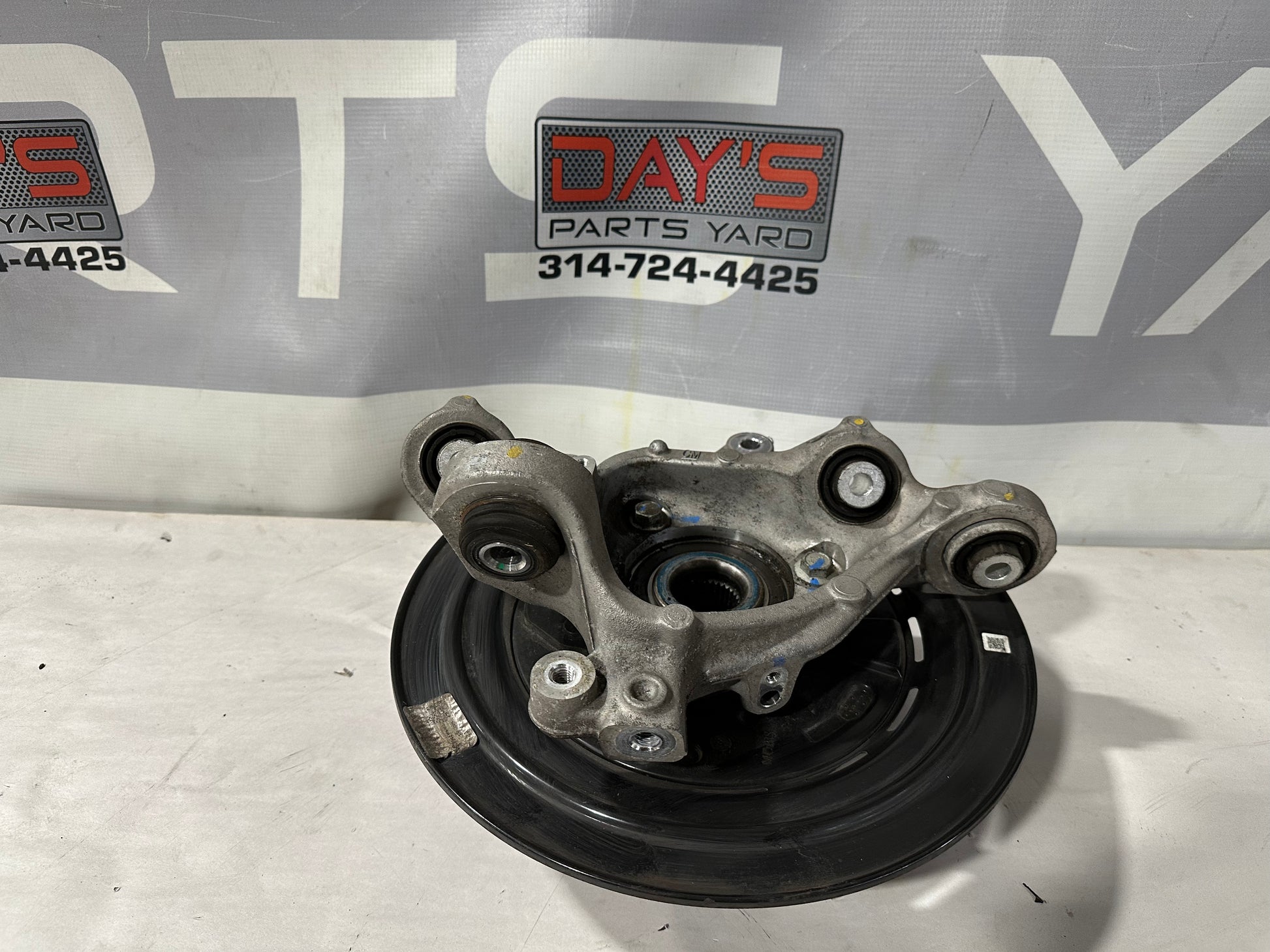 2016 Cadillac CTS-V Rear RH Passenger Spindle Knuckle Hub OEM - Day's Parts Yard