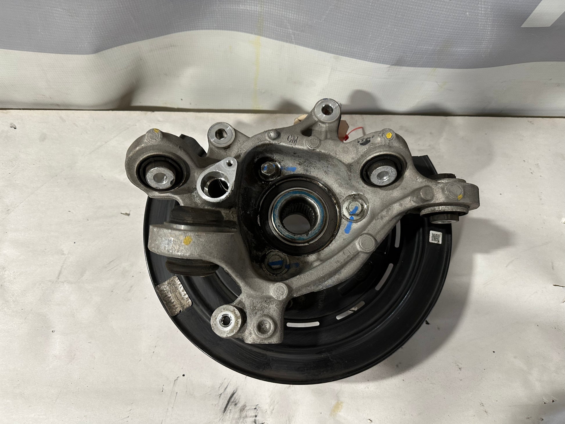 2016 Cadillac CTS-V Rear RH Passenger Spindle Knuckle Hub OEM - Day's Parts Yard