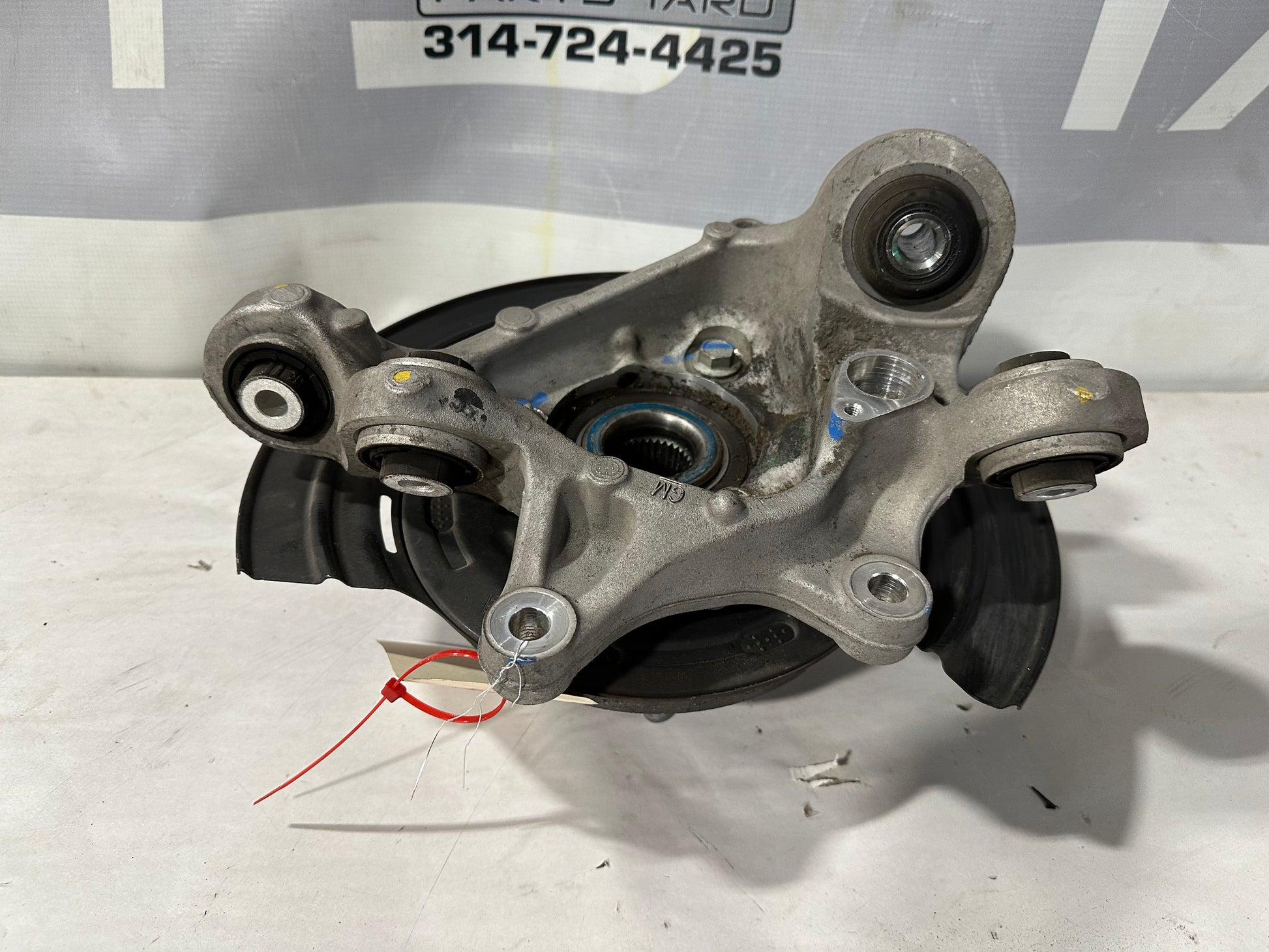 2016 Cadillac CTS-V Rear RH Passenger Spindle Knuckle Hub OEM - Day's Parts Yard