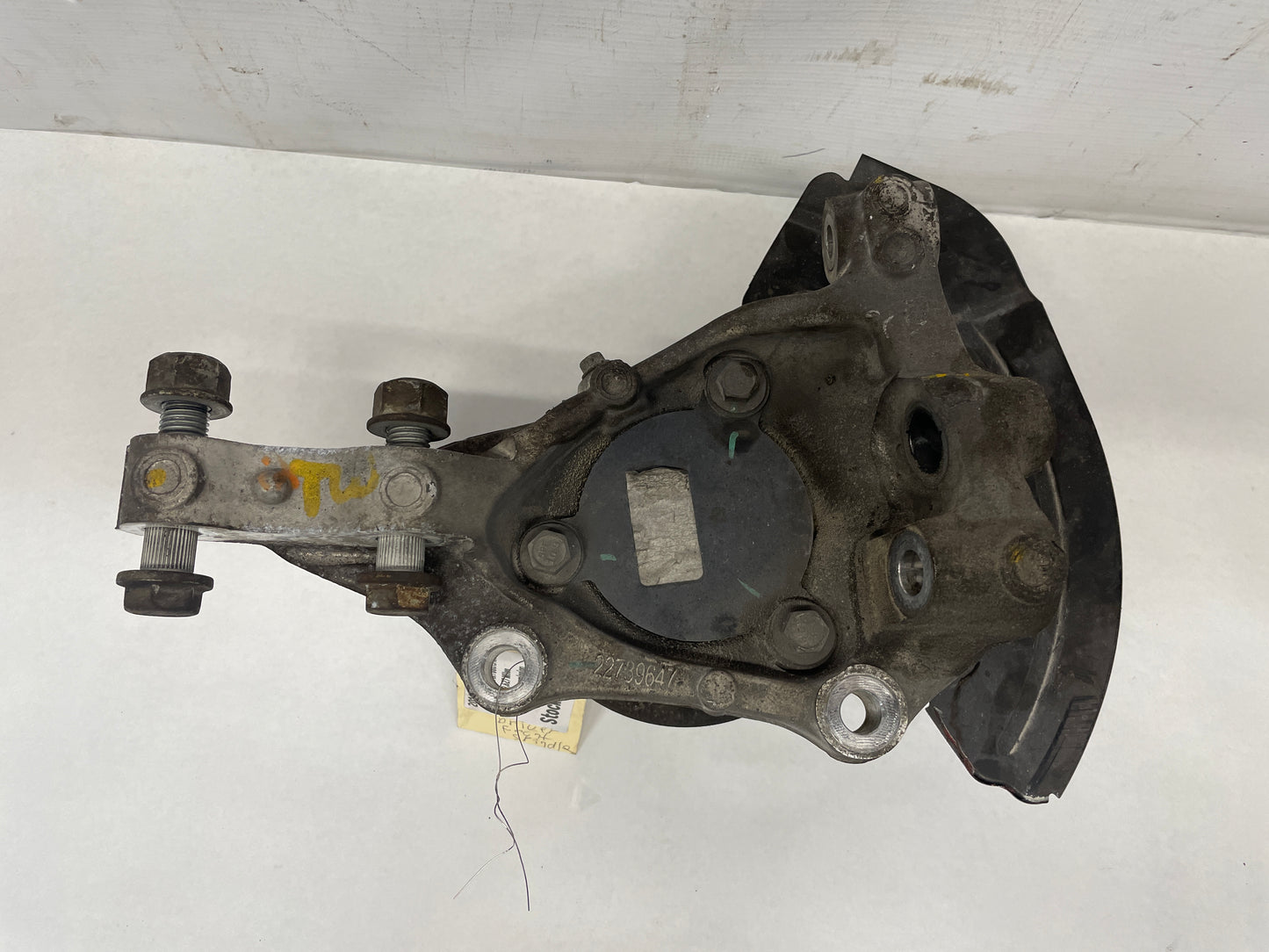 2016 Cadillac ATS-V Front LH Driver Spindle Knuckle Hub OEM - Day's Parts Yard