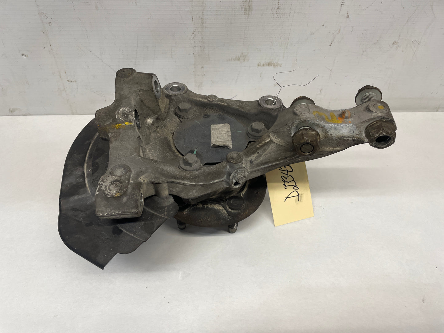 2016 Cadillac ATS-V Front LH Driver Spindle Knuckle Hub OEM - Day's Parts Yard