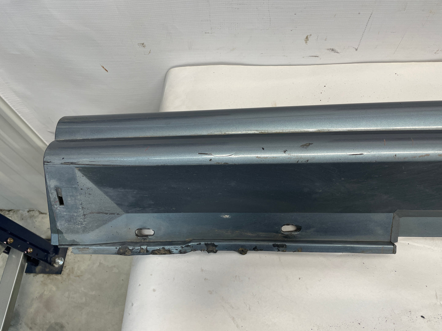 2005 Pontiac GTO RH Passenger Rocker Molding Side Skirt Trim Panel OEM - Day's Parts Yard