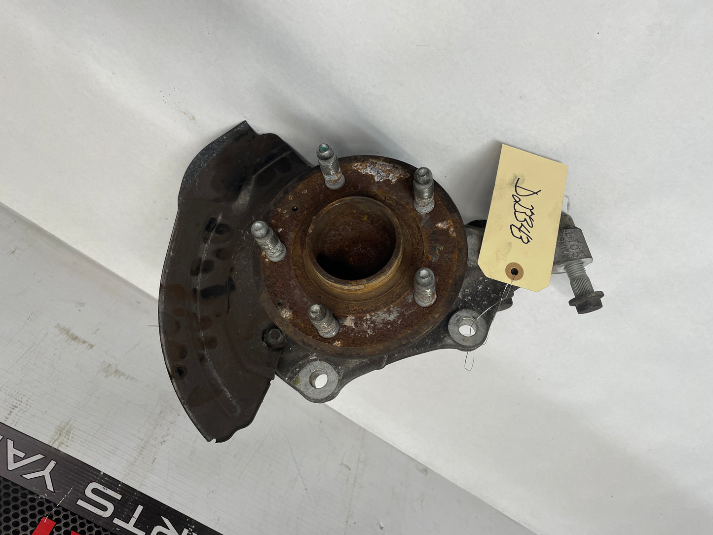 2016 Cadillac ATS-V Front LH Driver Spindle Knuckle Hub OEM - Day's Parts Yard