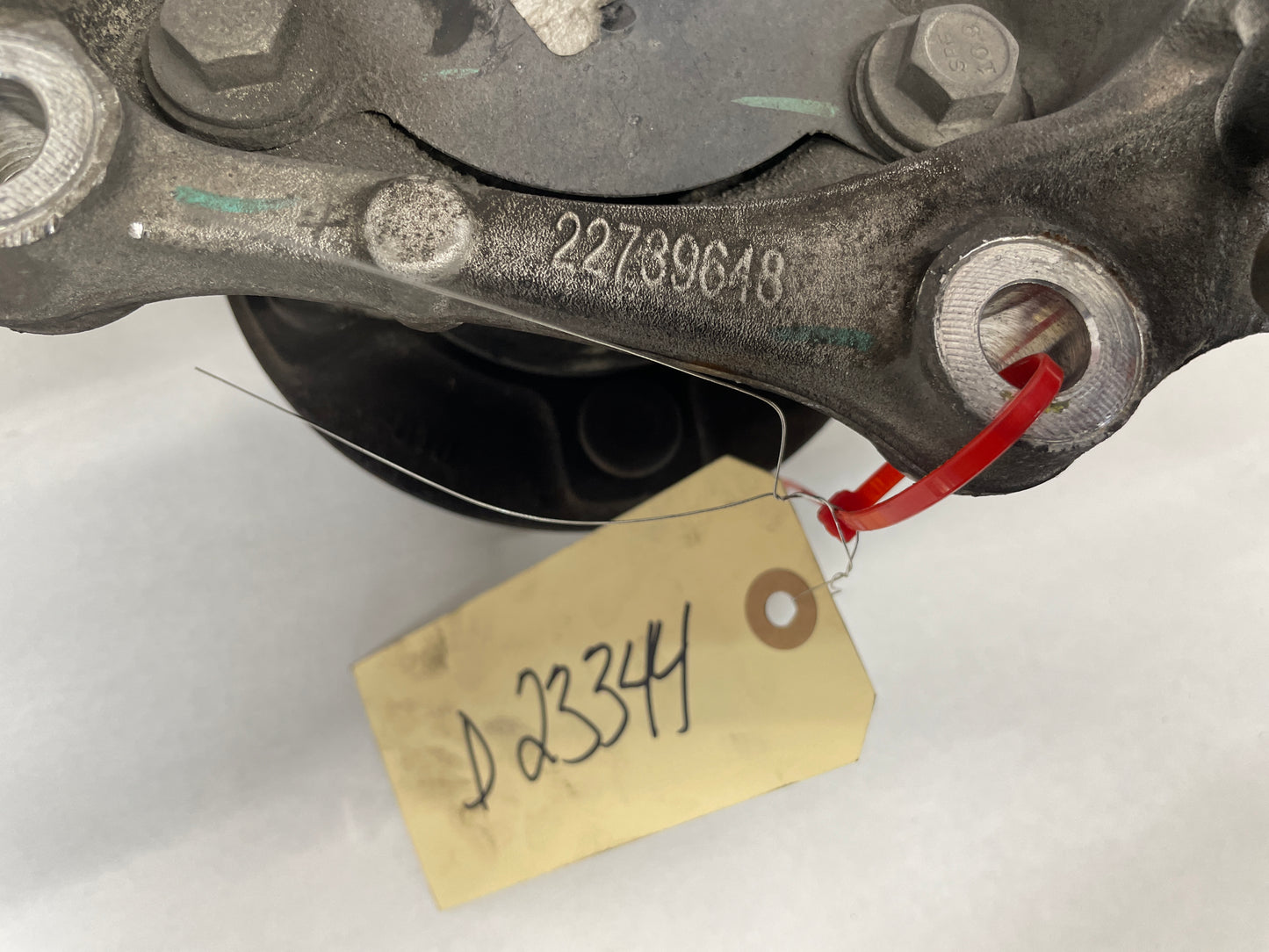 2016 Cadillac ATS-V Front RH Passenger Spindle Knuckle Hub OEM - Day's Parts Yard