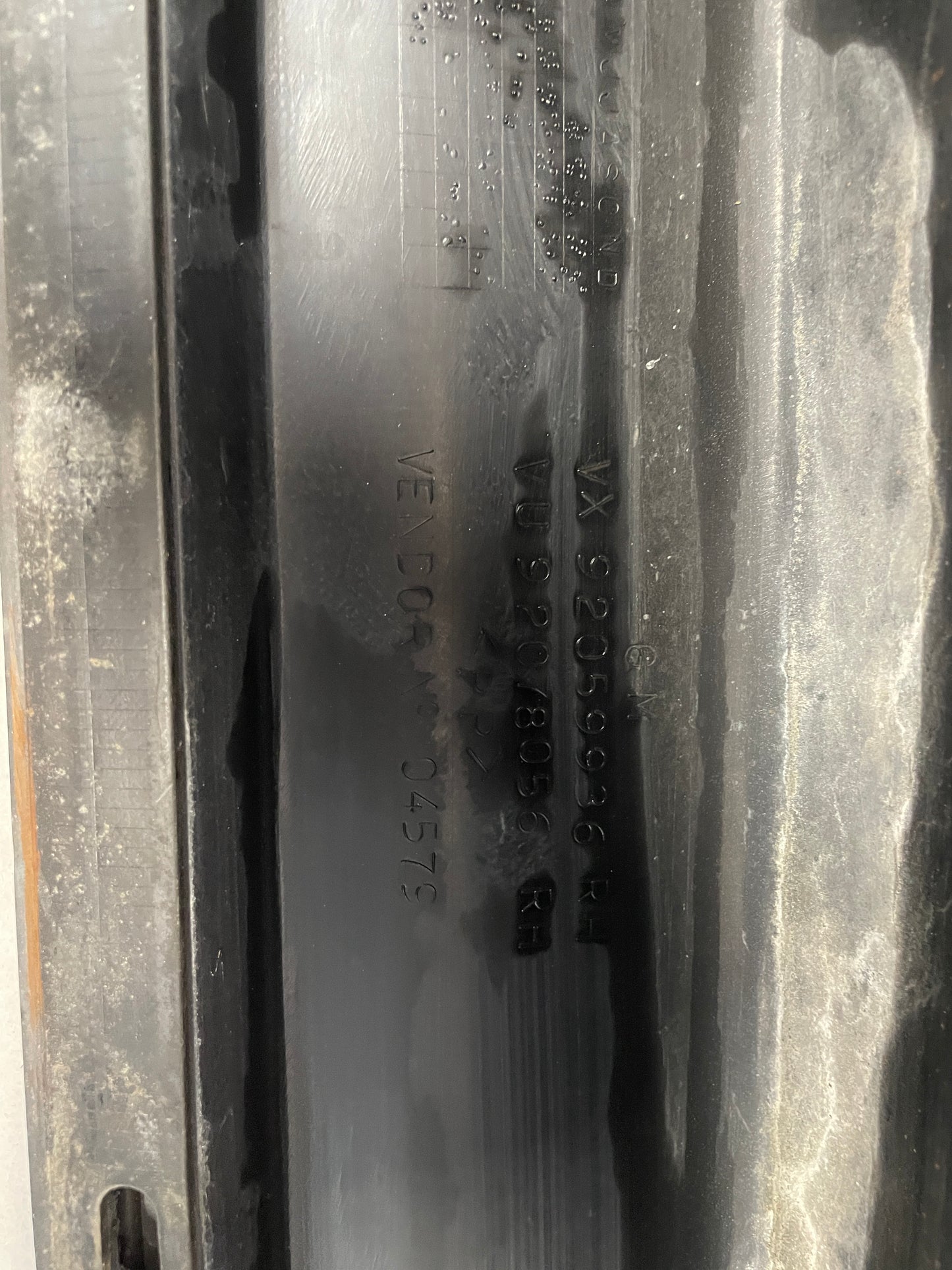 2005 Pontiac GTO RH Passenger Rocker Molding Side Skirt Trim Panel OEM - Day's Parts Yard