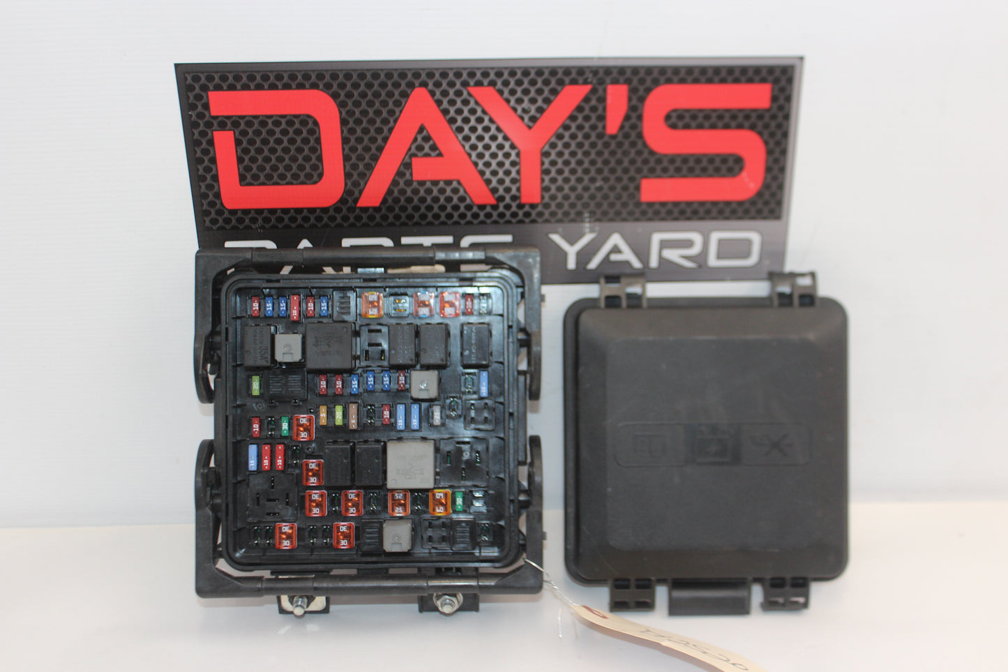 2016 Cadillac ATS-V Engine Fuse Box Wiring Junction Box OEM - Day's Parts Yard
