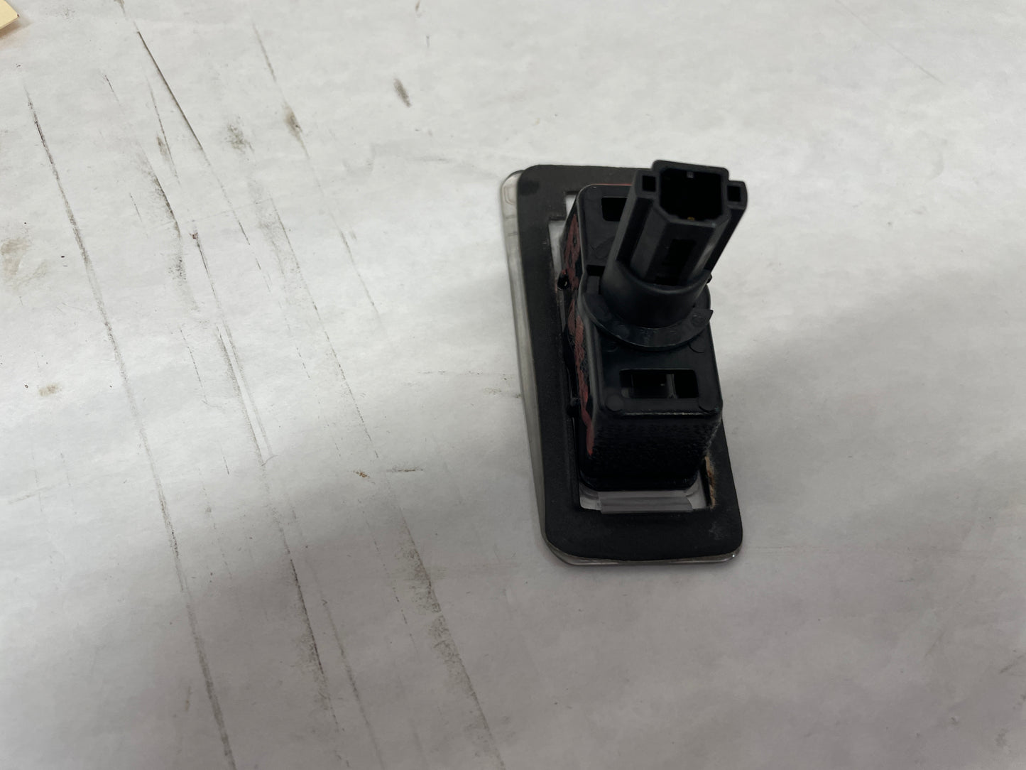 2009 Pontiac G8 LH Driver License Plate Tag Light OEM - Day's Parts Yard