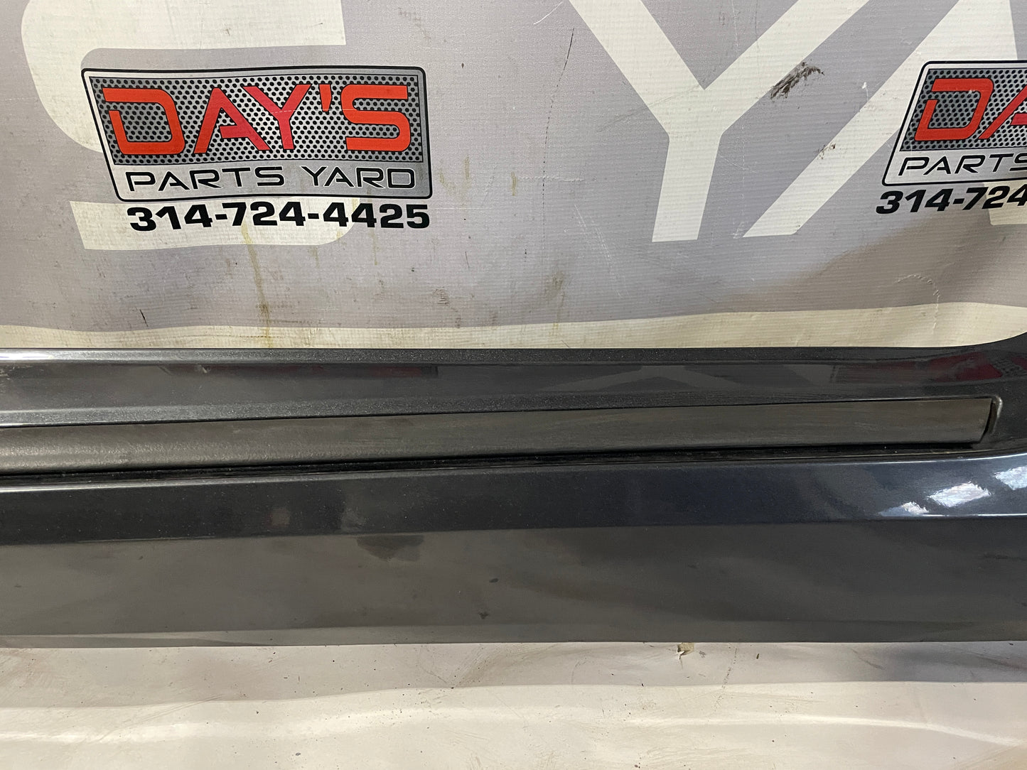 2017 Chevy Camaro SS LH Driver Rocker Molding Trim OEM - Day's Parts Yard