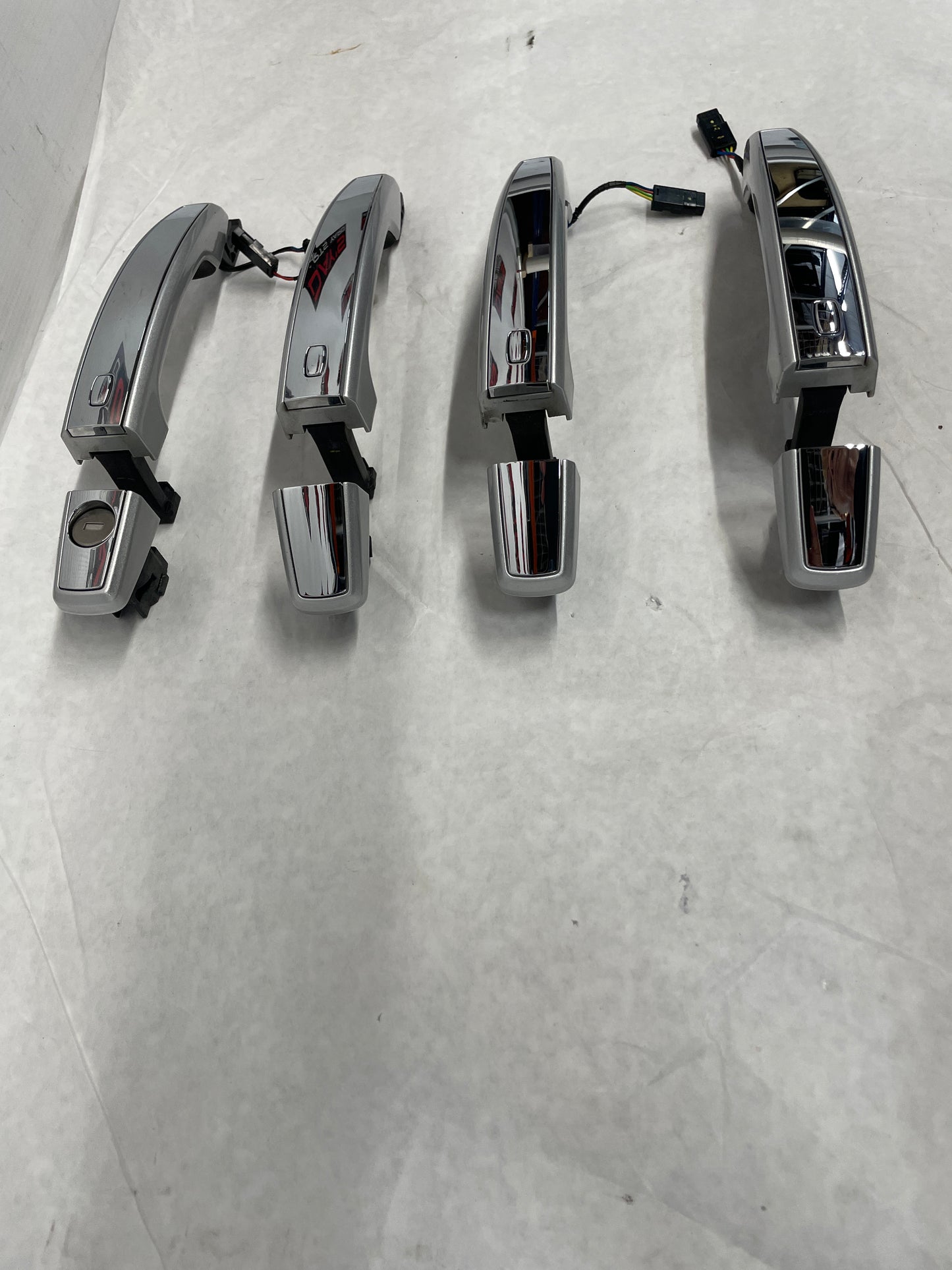 2014 Chevy SS Sedan Exterior Door Handle Set Silver/ Chrome OEM - Day's Parts Yard