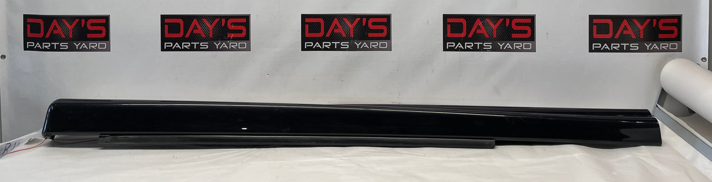 2005 Pontiac GTO RH Passenger Rocker Molding Trim OEM - Day's Parts Yard
