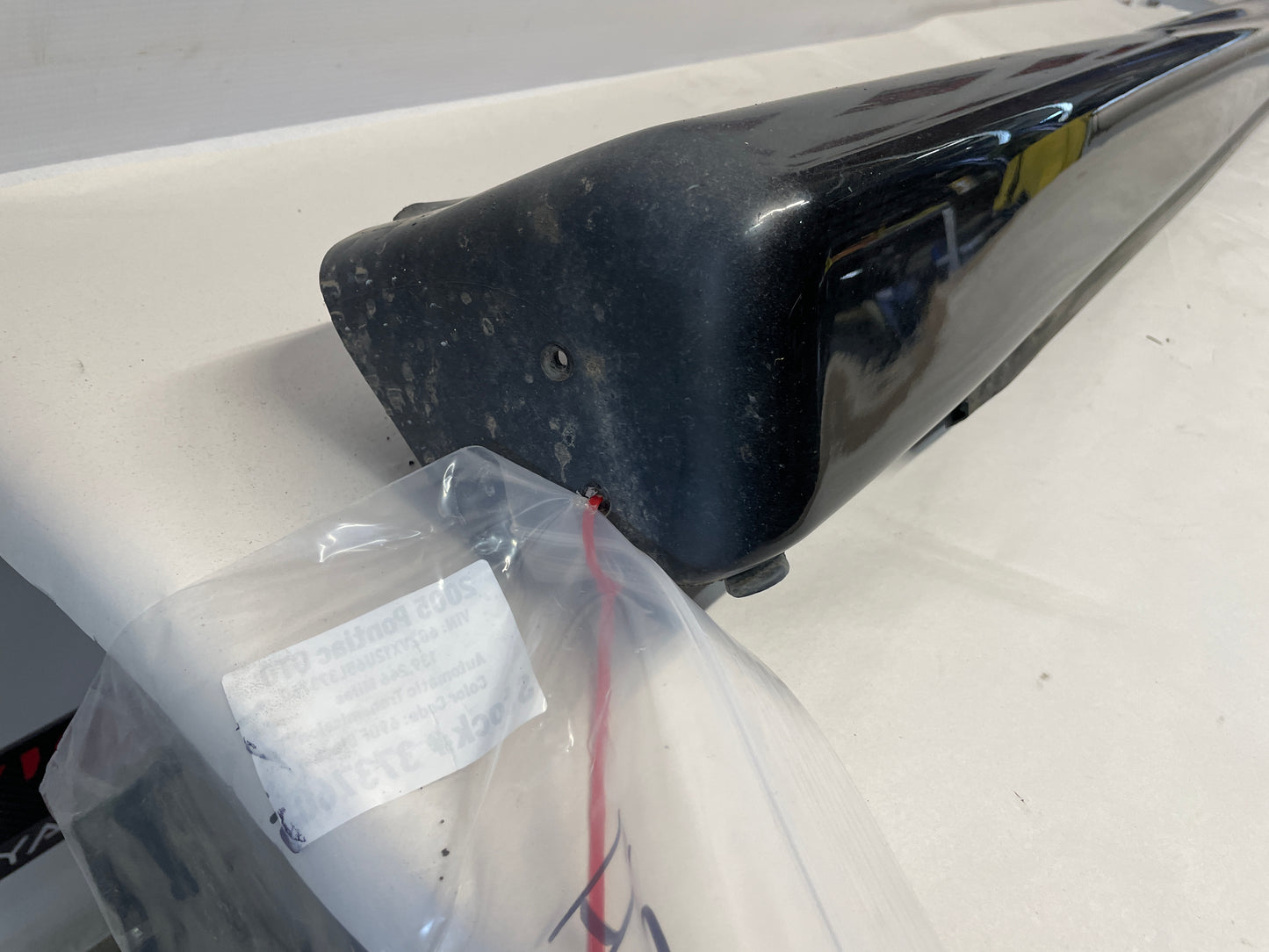 2005 Pontiac GTO RH Passenger Rocker Molding Trim OEM - Day's Parts Yard
