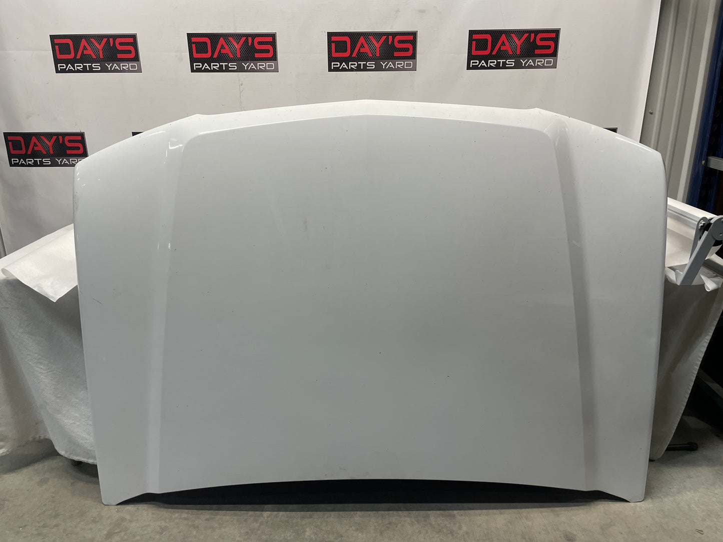 2003 Chevy Silverado C3500 Hood Assembly OEM LOCAL PICK UP - Day's Parts Yard