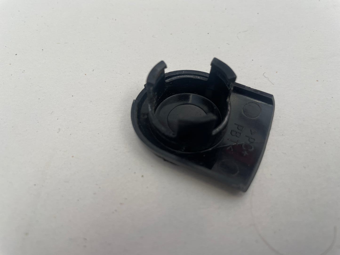 2004 Cadillac CTS-V Wiper Blade Bolt Covers Set OEM - Day's Parts Yard