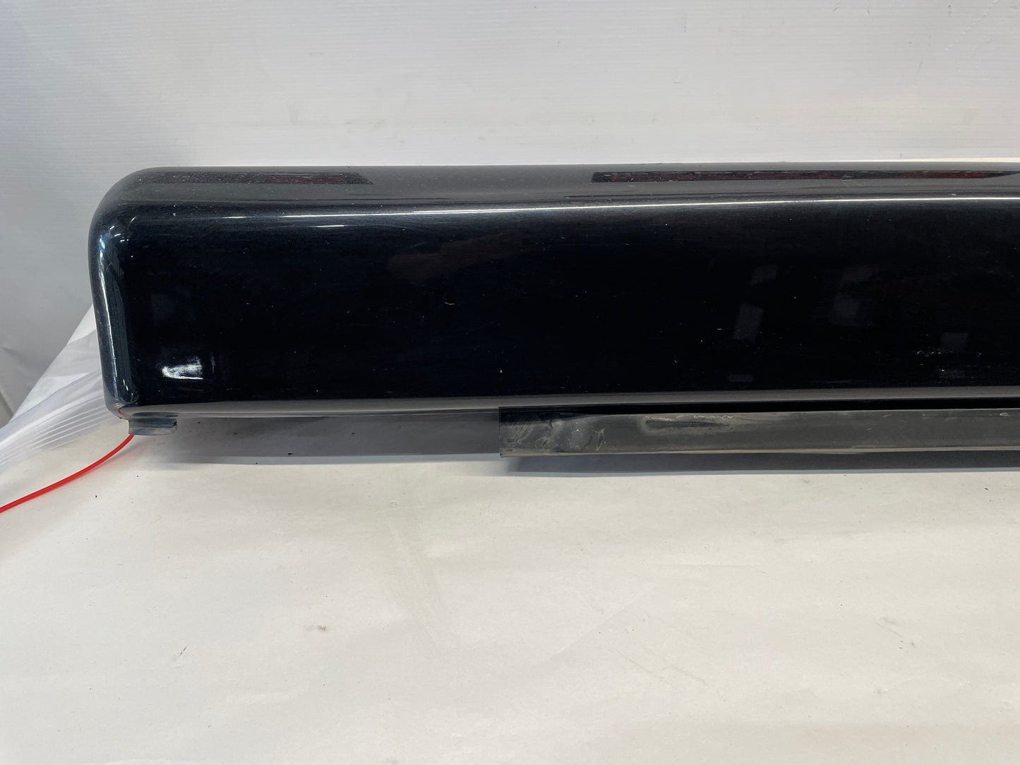 2005 Pontiac GTO RH Passenger Rocker Molding Trim OEM - Day's Parts Yard