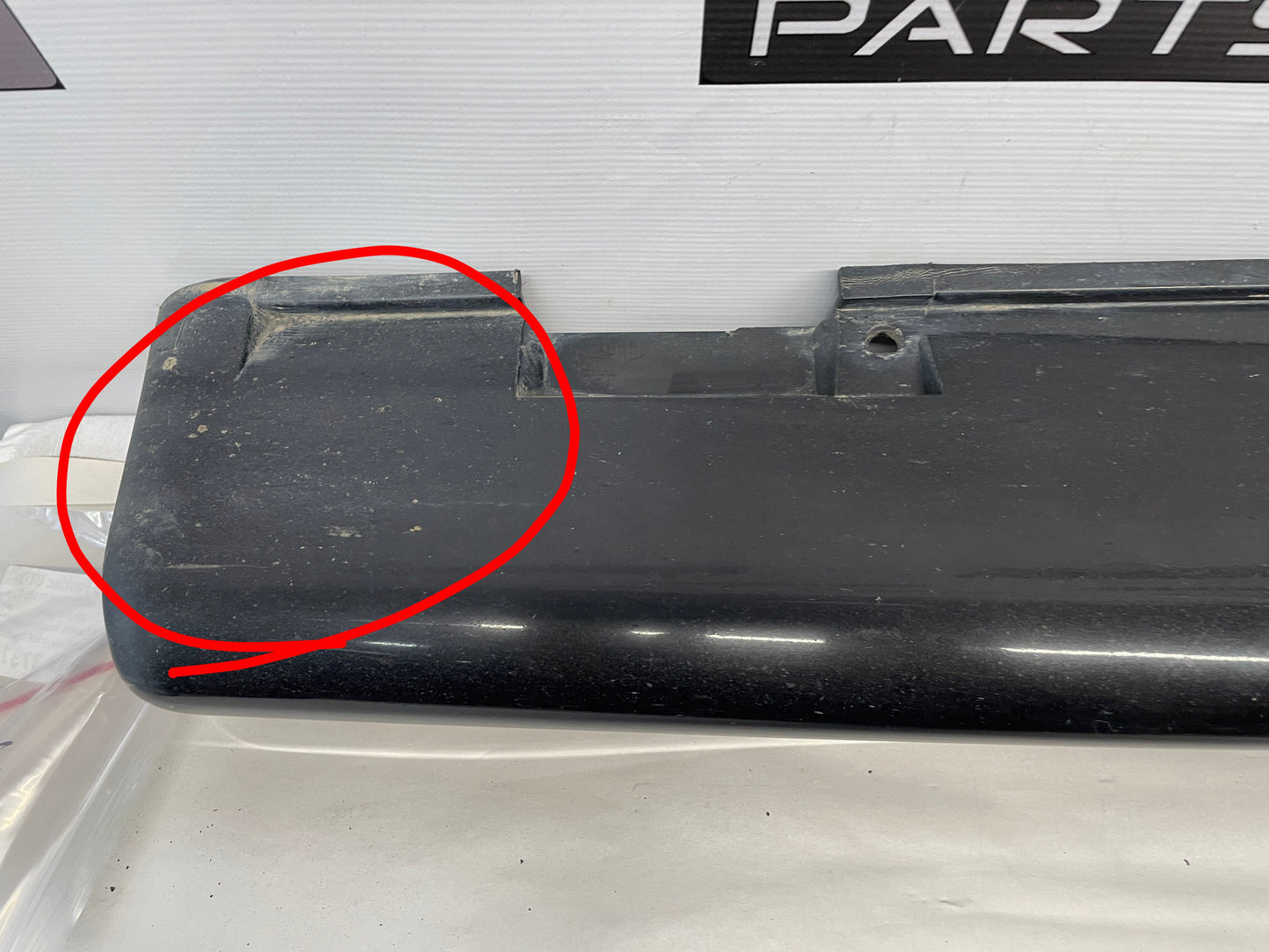 2005 Pontiac GTO RH Passenger Rocker Molding Trim OEM - Day's Parts Yard