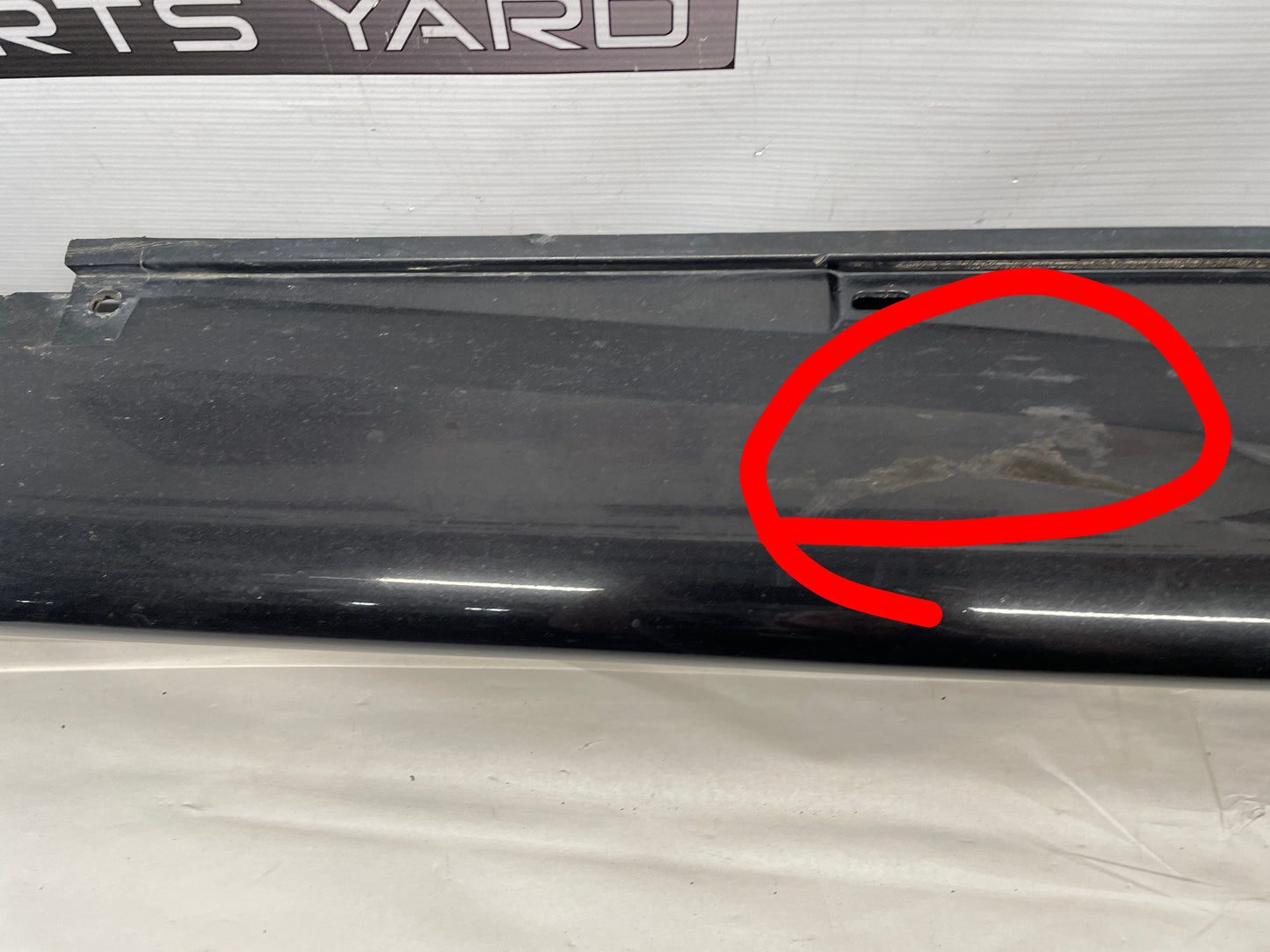 2005 Pontiac GTO RH Passenger Rocker Molding Trim OEM - Day's Parts Yard