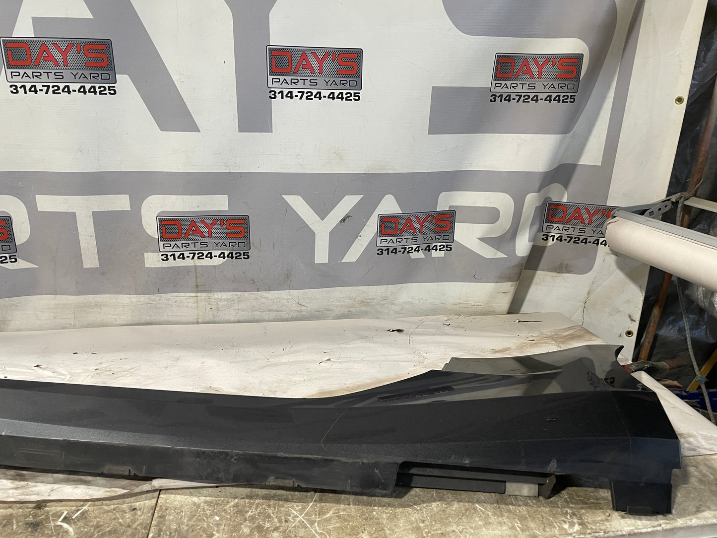 2017 Chevy Camaro SS LH Driver Rocker Molding Trim OEM - Day's Parts Yard