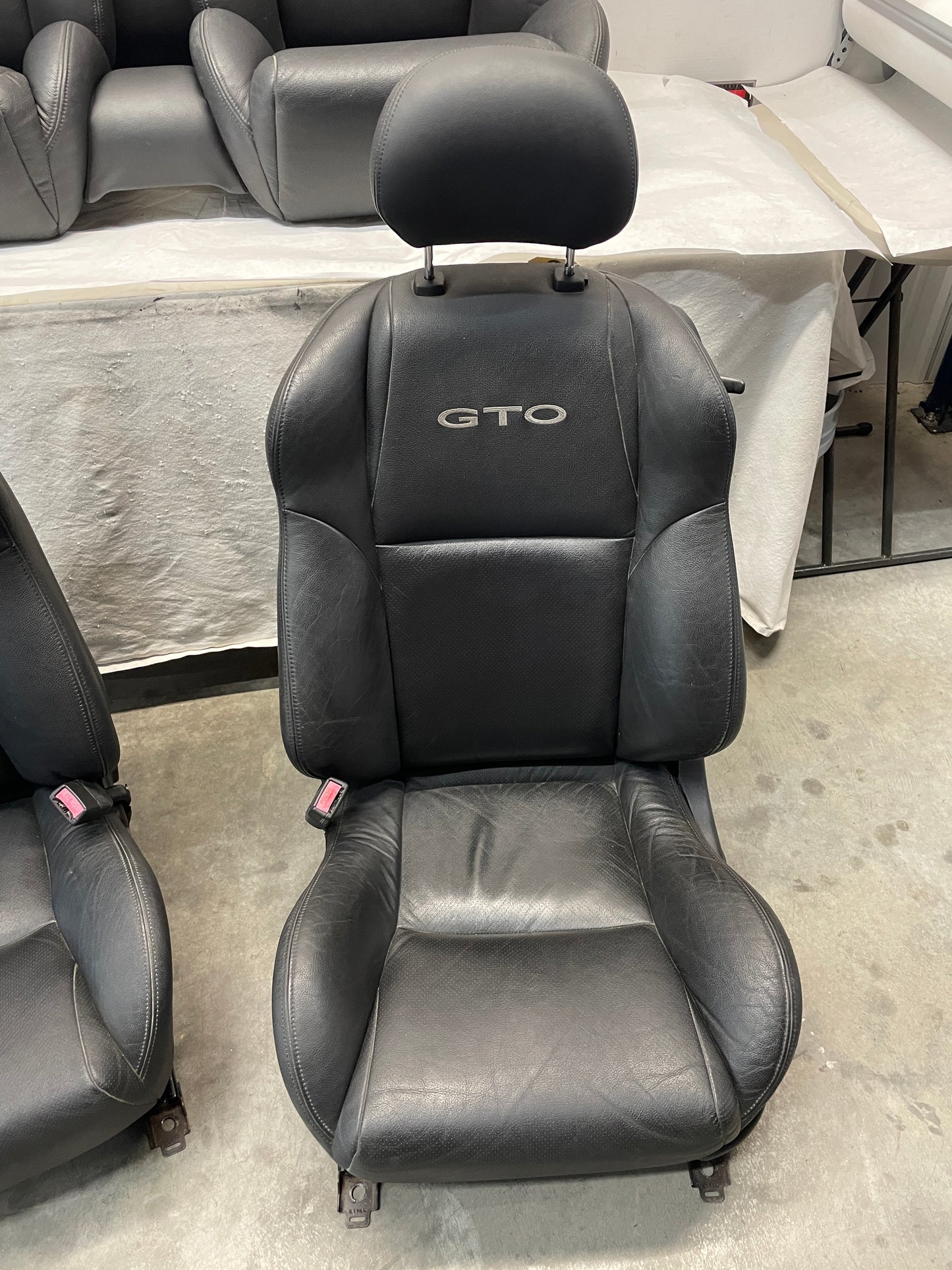 2005 Pontiac GTO Seats Front and Rears Black Leather OEM - Day's Parts Yard