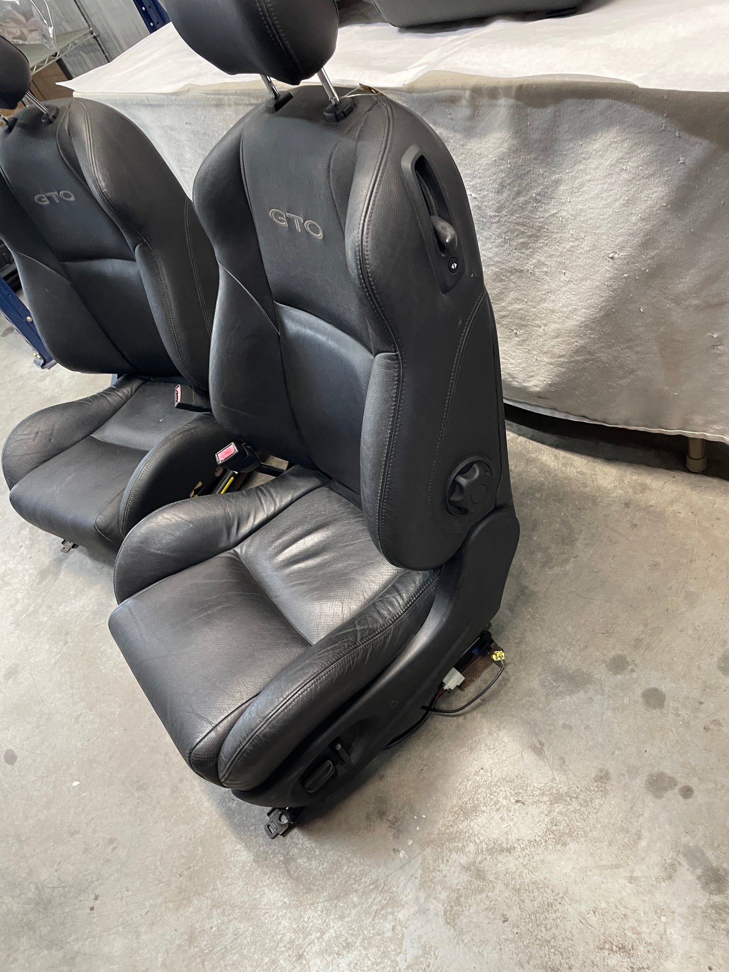 2005 Pontiac GTO Seats Front and Rears Black Leather OEM - Day's Parts Yard