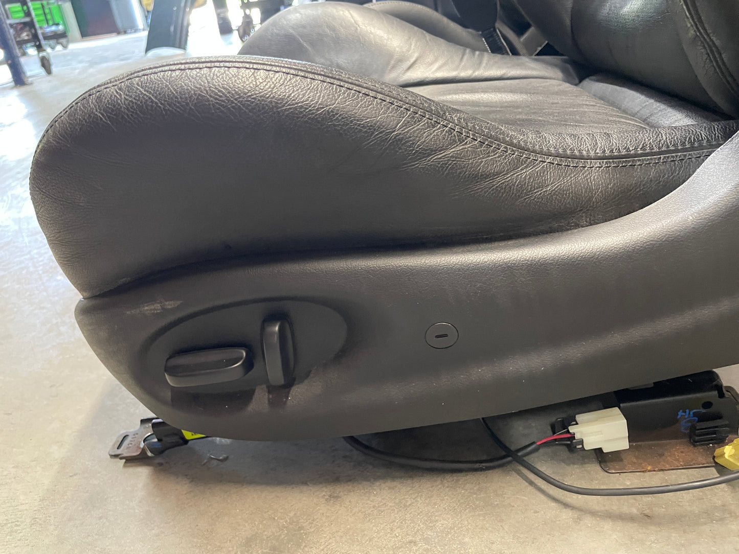 2005 Pontiac GTO Seats Front and Rears Black Leather OEM - Day's Parts Yard