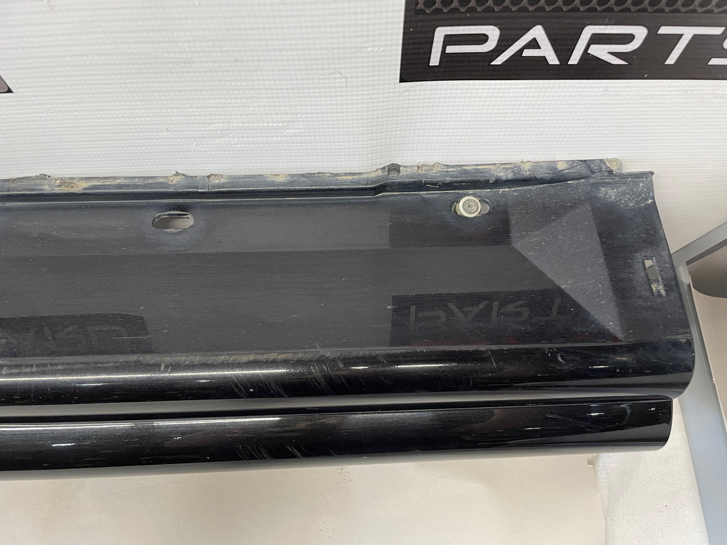 2005 Pontiac GTO RH Passenger Rocker Molding Trim OEM - Day's Parts Yard