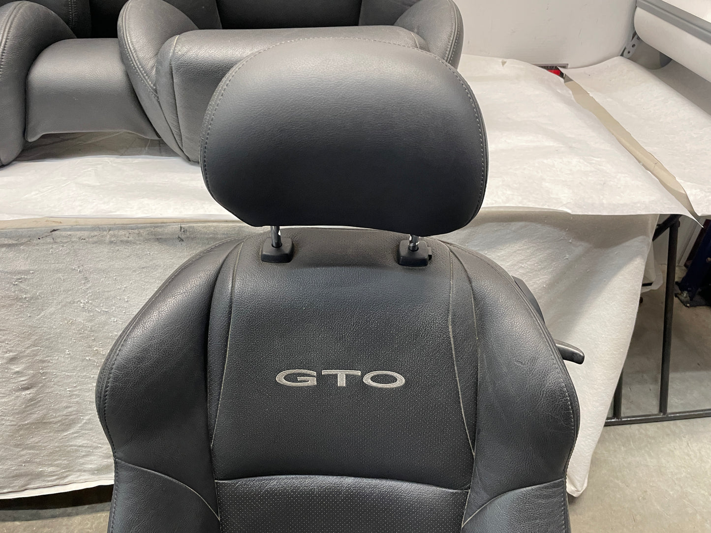 2005 Pontiac GTO Seats Front and Rears Black Leather OEM - Day's Parts Yard